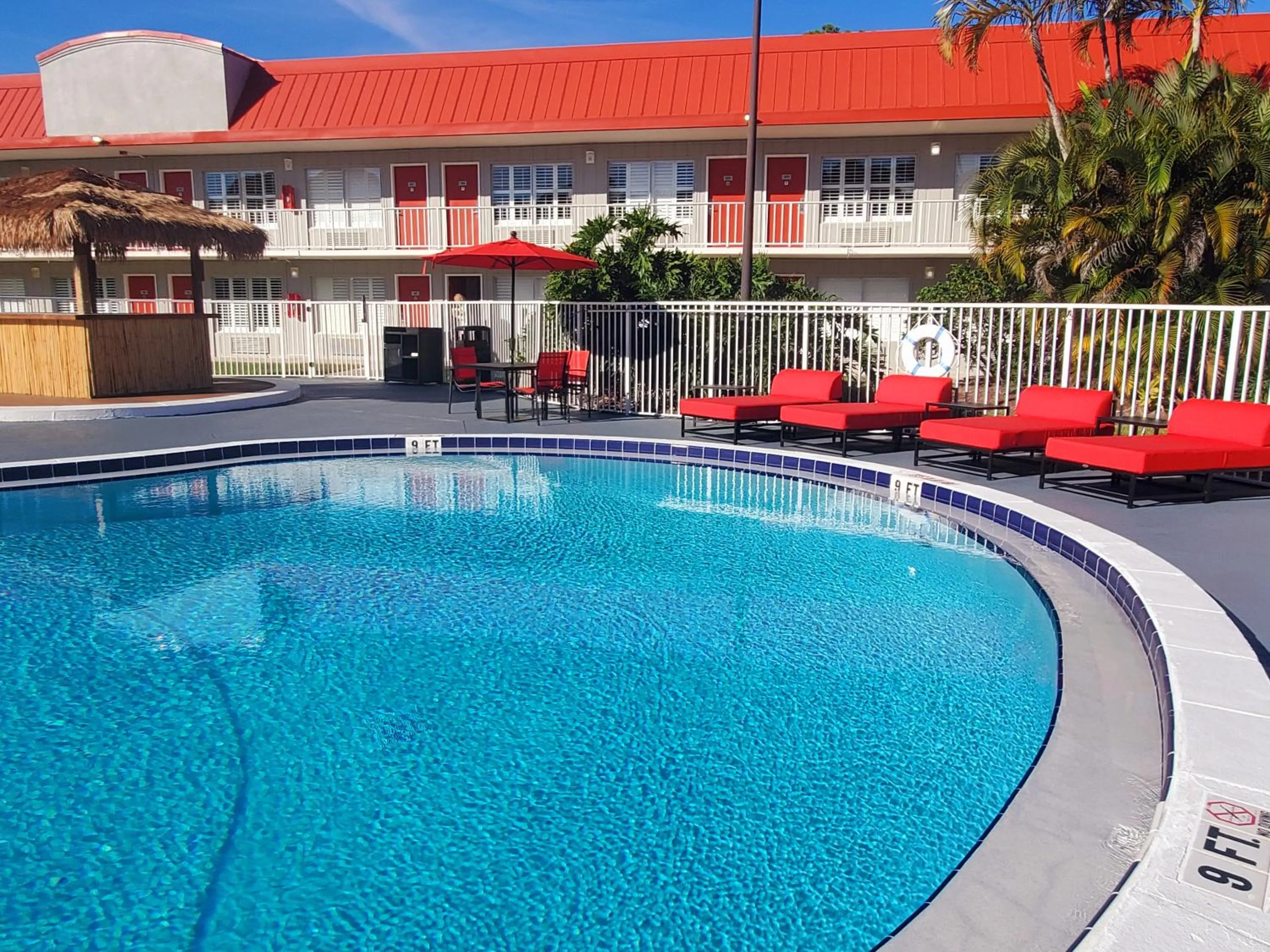 Swimming pool in Vero Beach Inn & Suites Vero Beach I-95