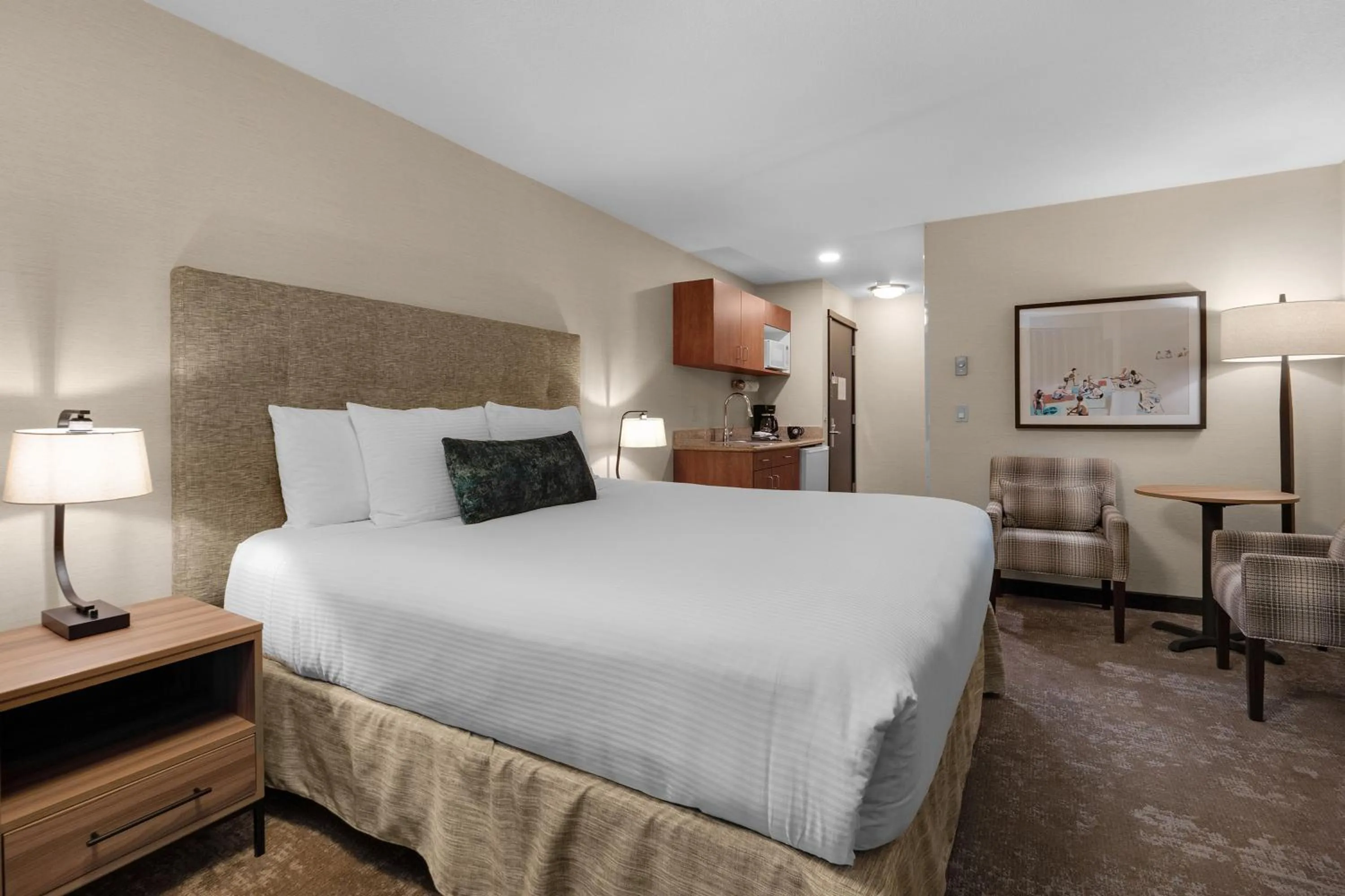 Bed in Schooner's Cove Inn