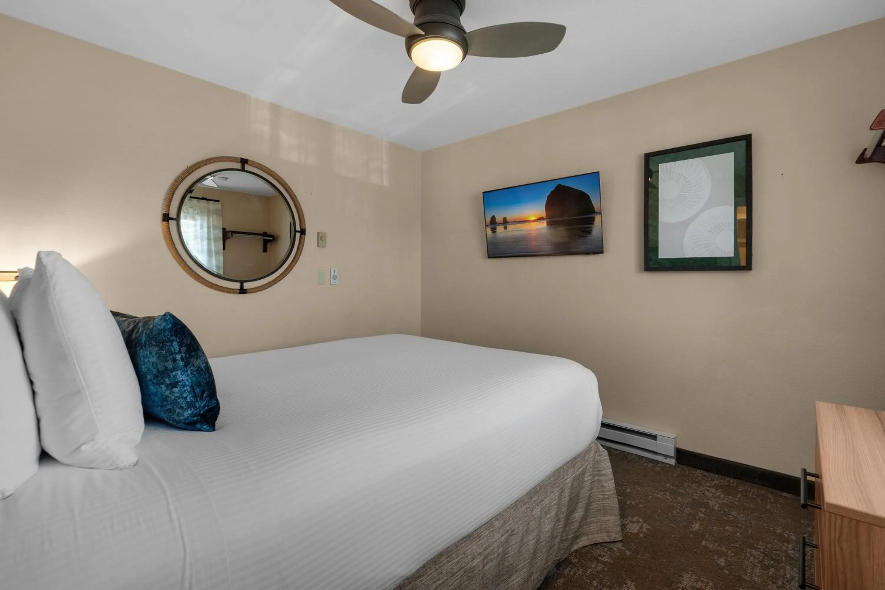 Bedroom, Bed in Schooner's Cove Inn