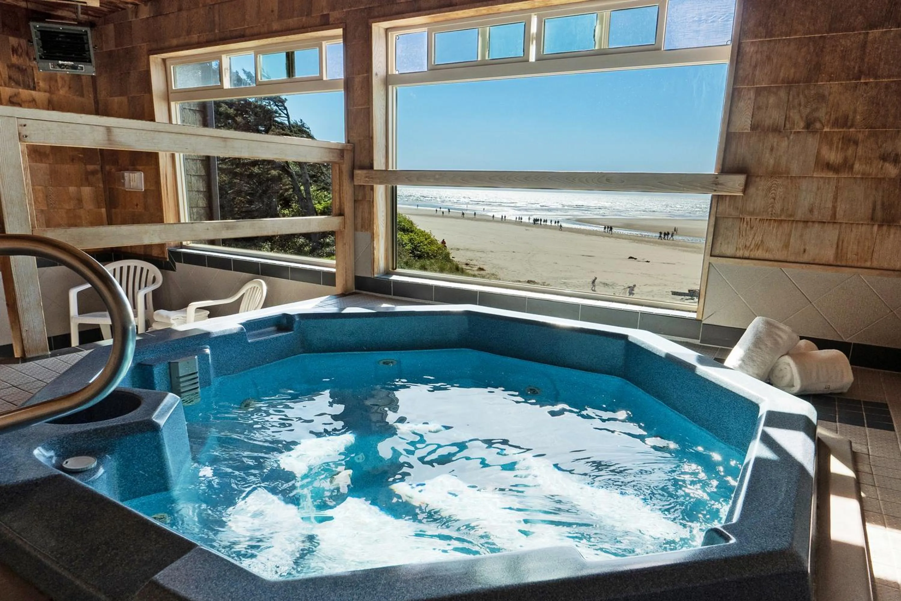 Hot Tub in Schooner's Cove Inn