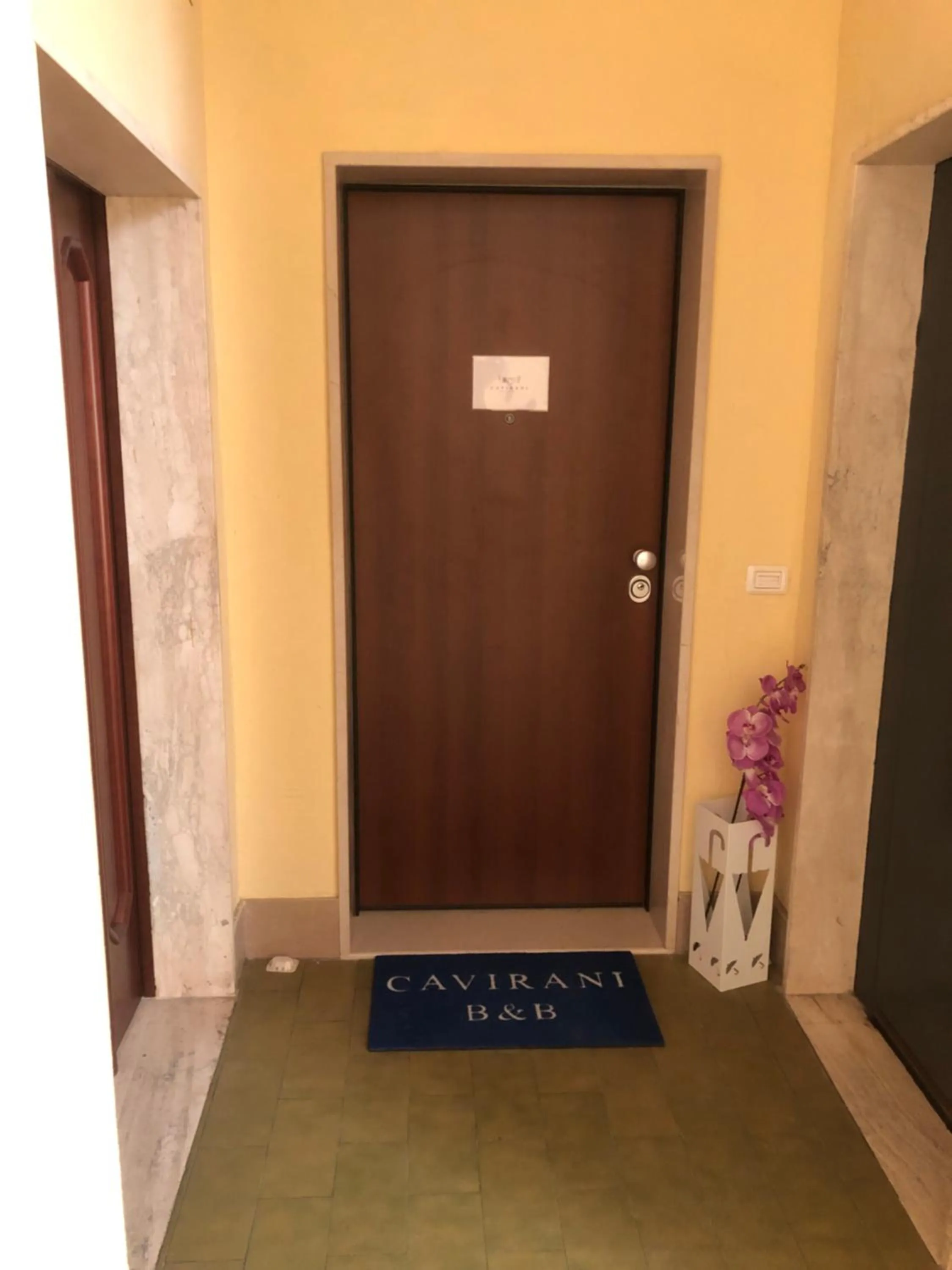 Facade/entrance in B&B Cavirani