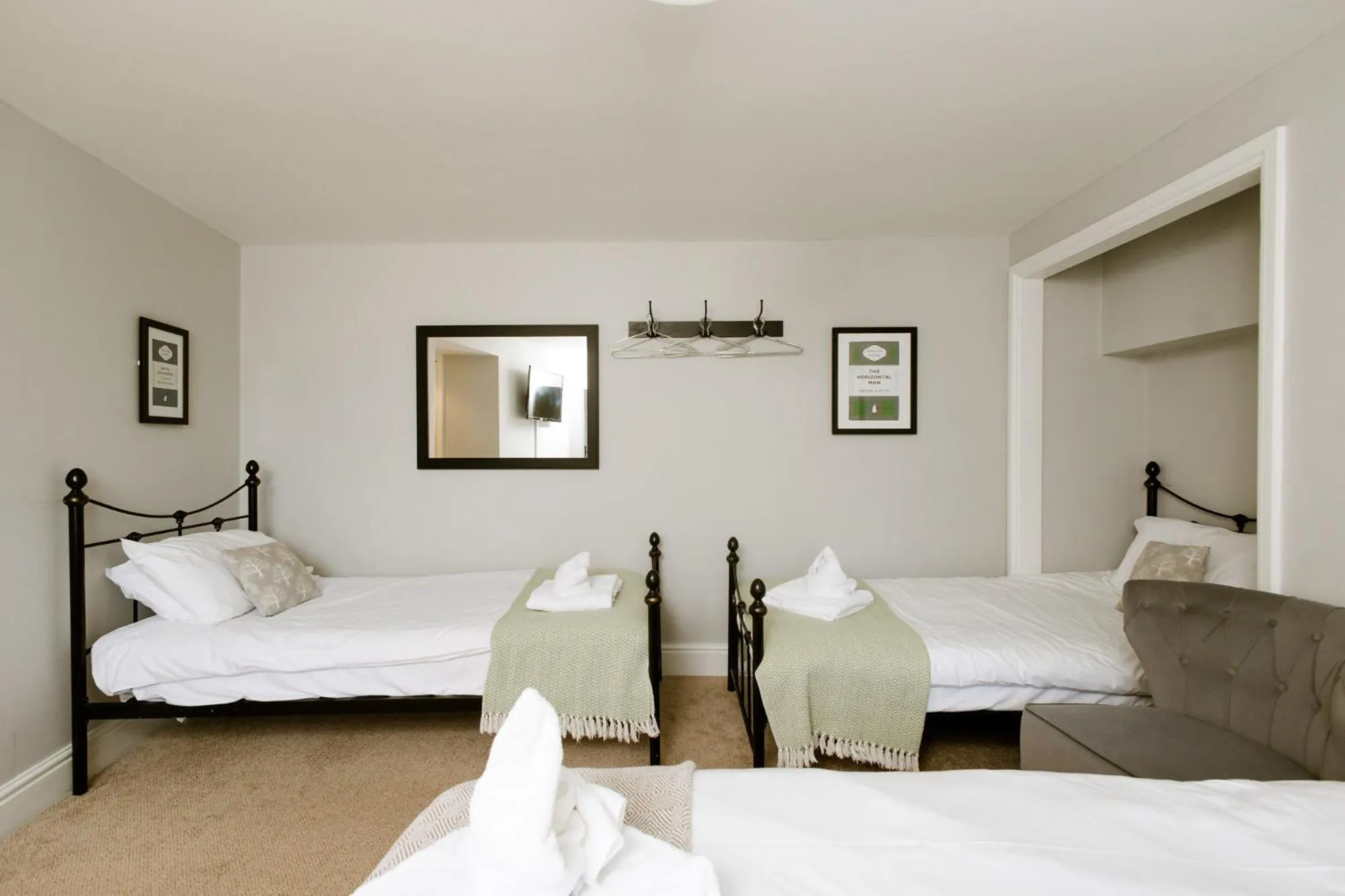 Bed in The Sun Inn At Hook Norton