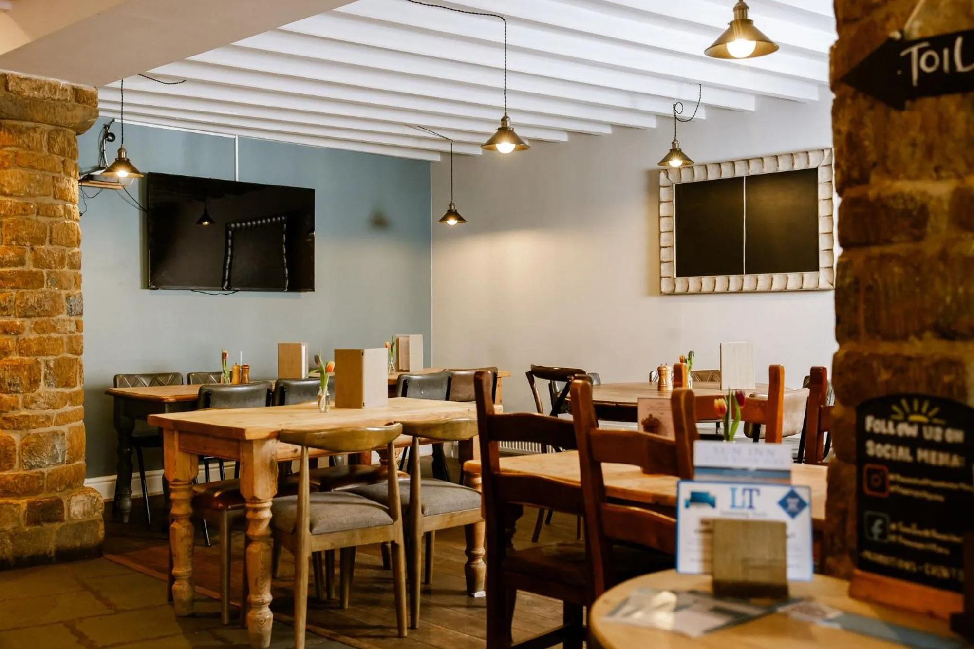 Restaurant/places to eat in The Sun Inn At Hook Norton