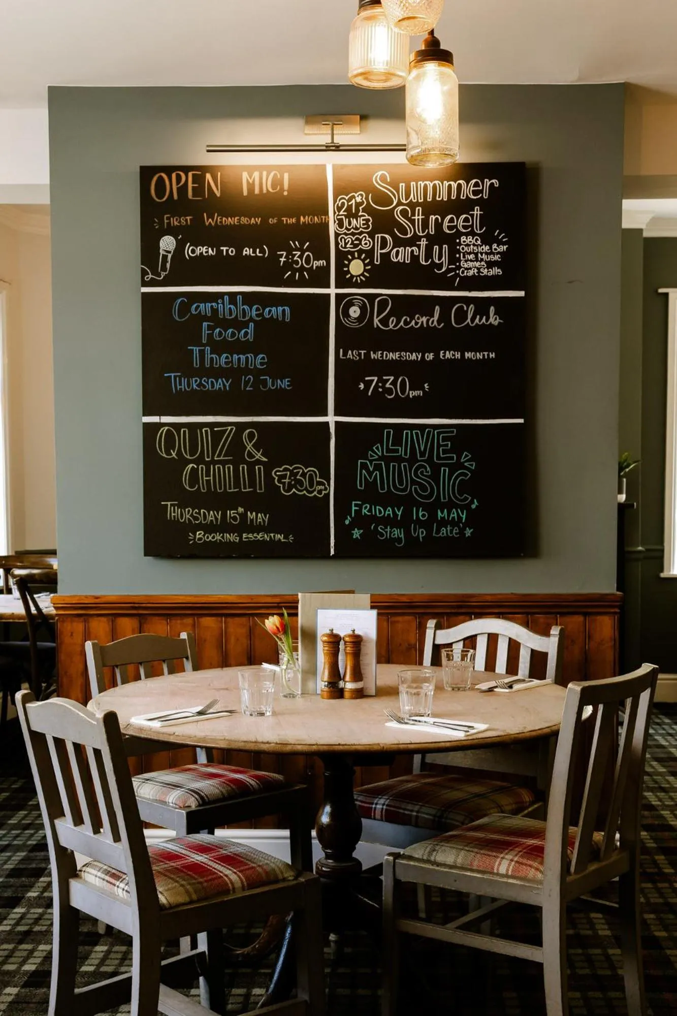 Restaurant/places to eat in The Sun Inn At Hook Norton