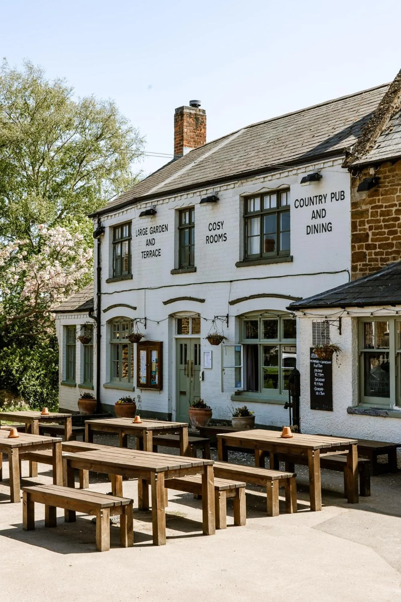 Property building in The Sun Inn At Hook Norton