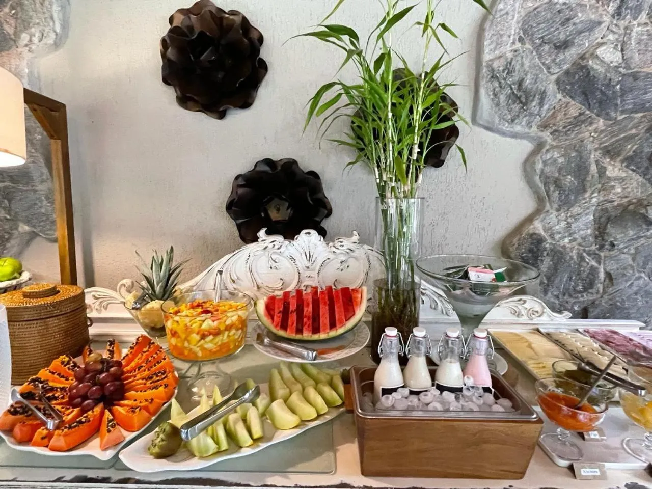 Buffet breakfast in Pousada Da Pedra