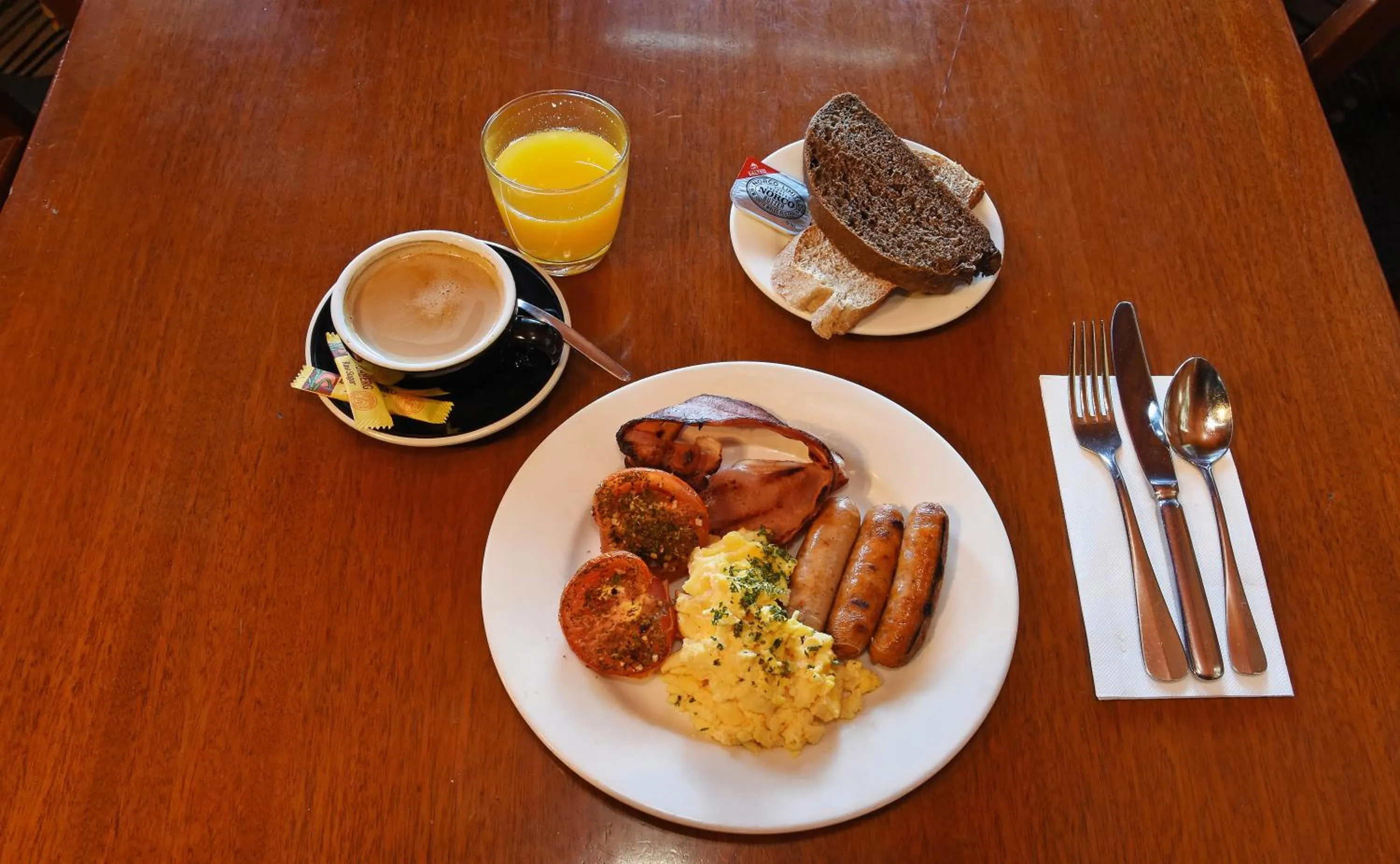 Buffet breakfast in O'Reilly's Rainforest Retreat