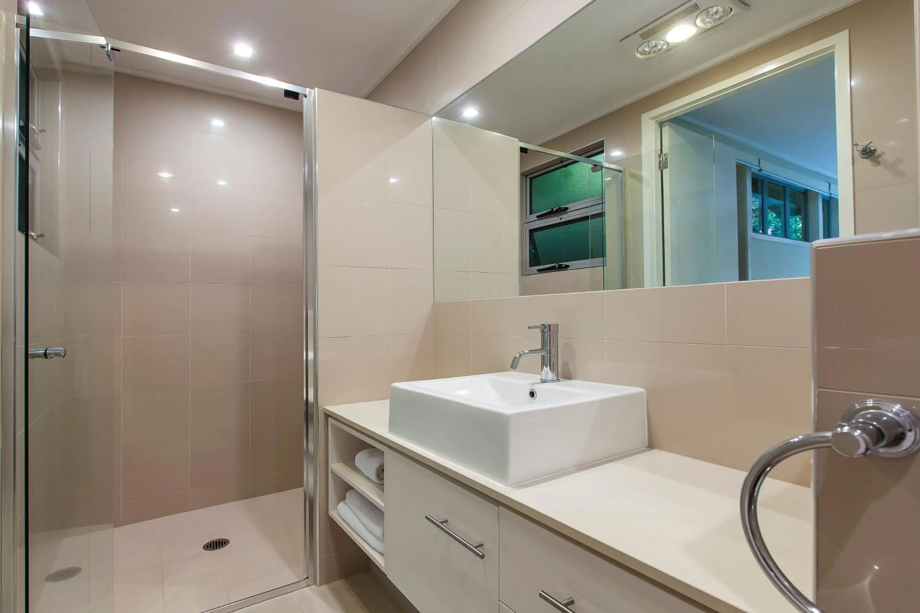 Bathroom in O'Reilly's Rainforest Retreat