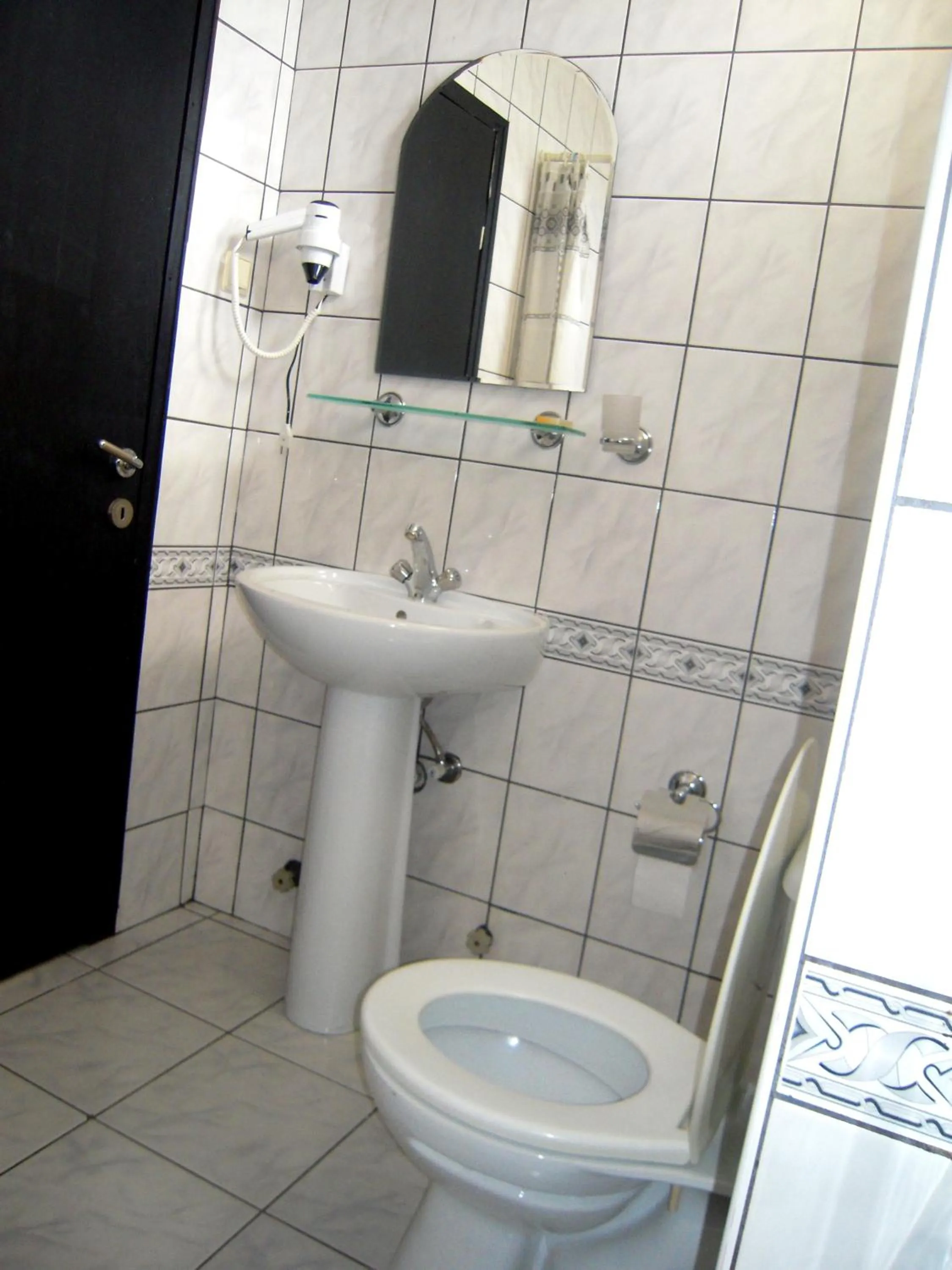 Bathroom in Kleopatra Carina Hotel