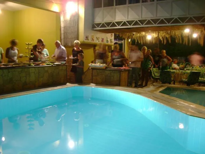 Swimming pool in Kleopatra Carina Hotel