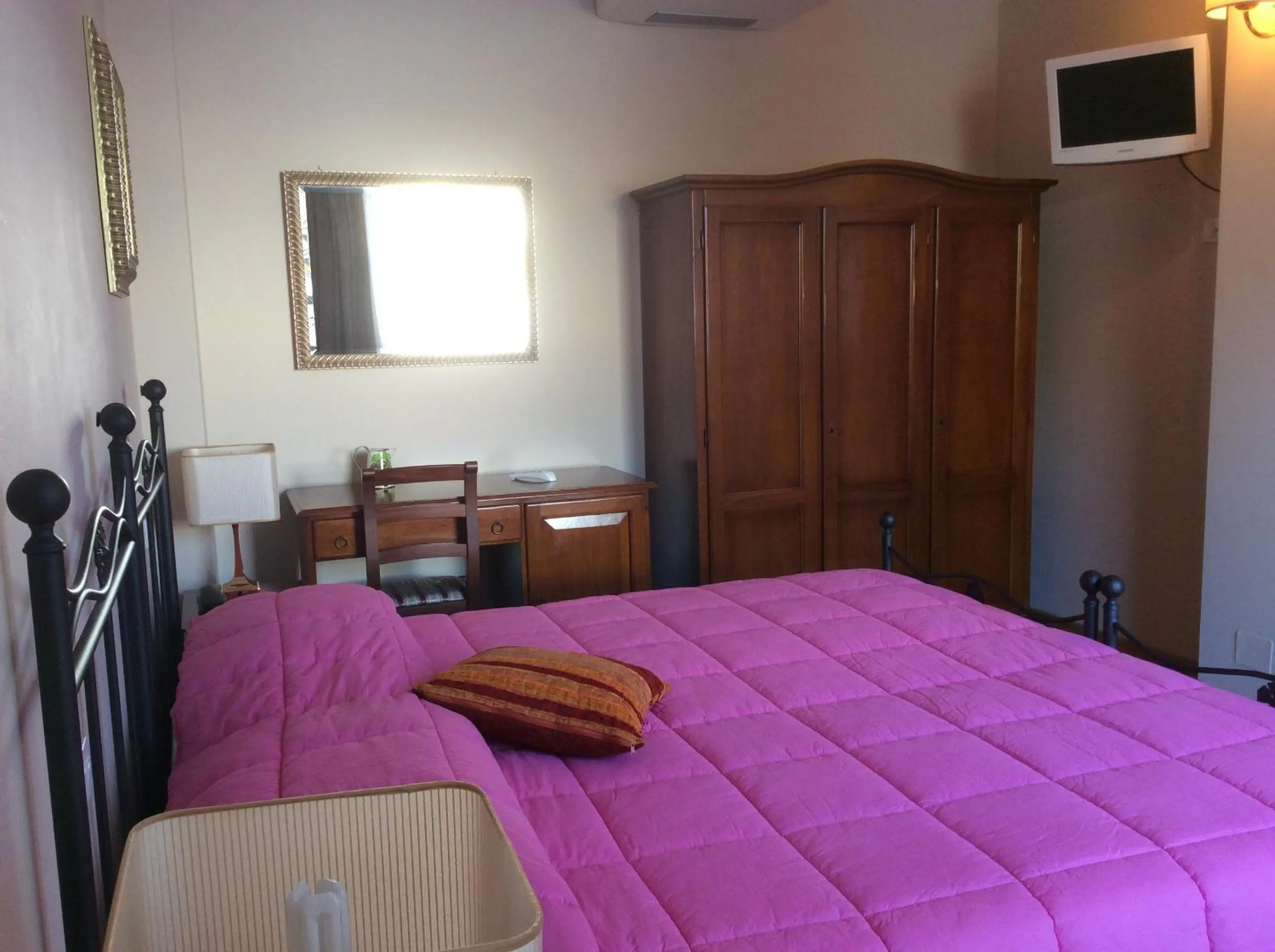 Photo of the whole room, Bed in Relais Forti