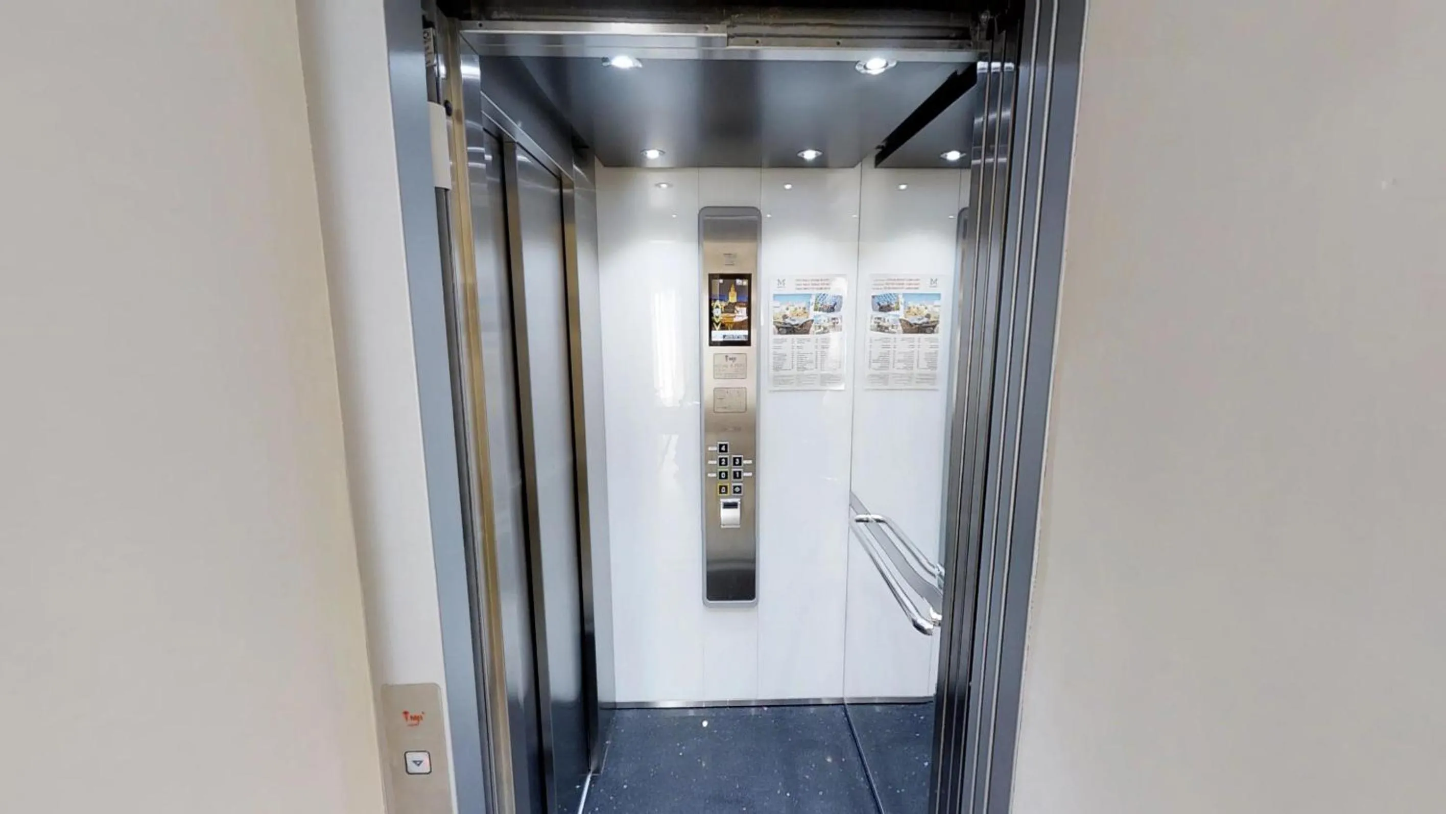 elevator in Suites Murillo Alcázar