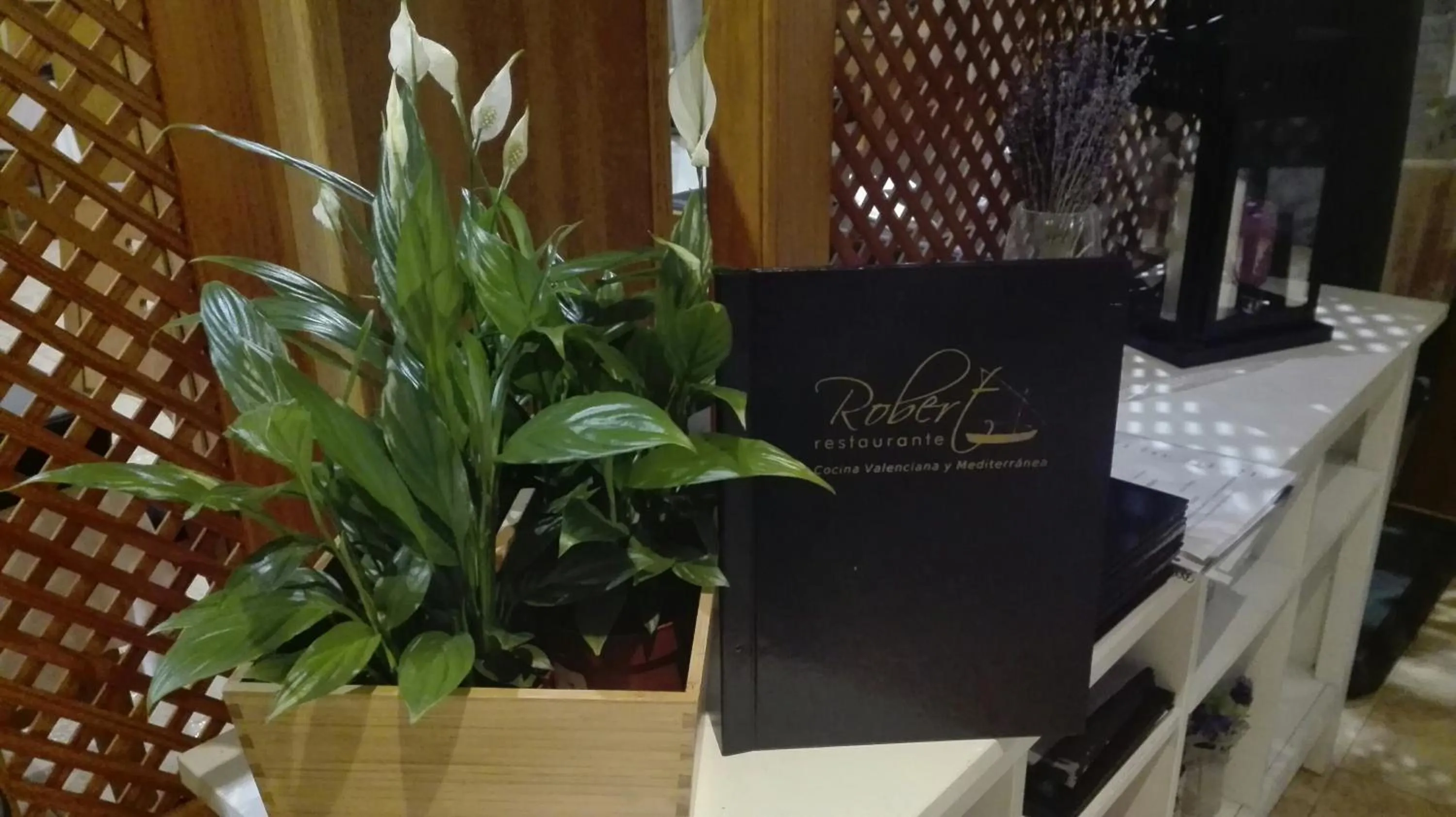 Restaurant/places to eat in Hostal Andrés