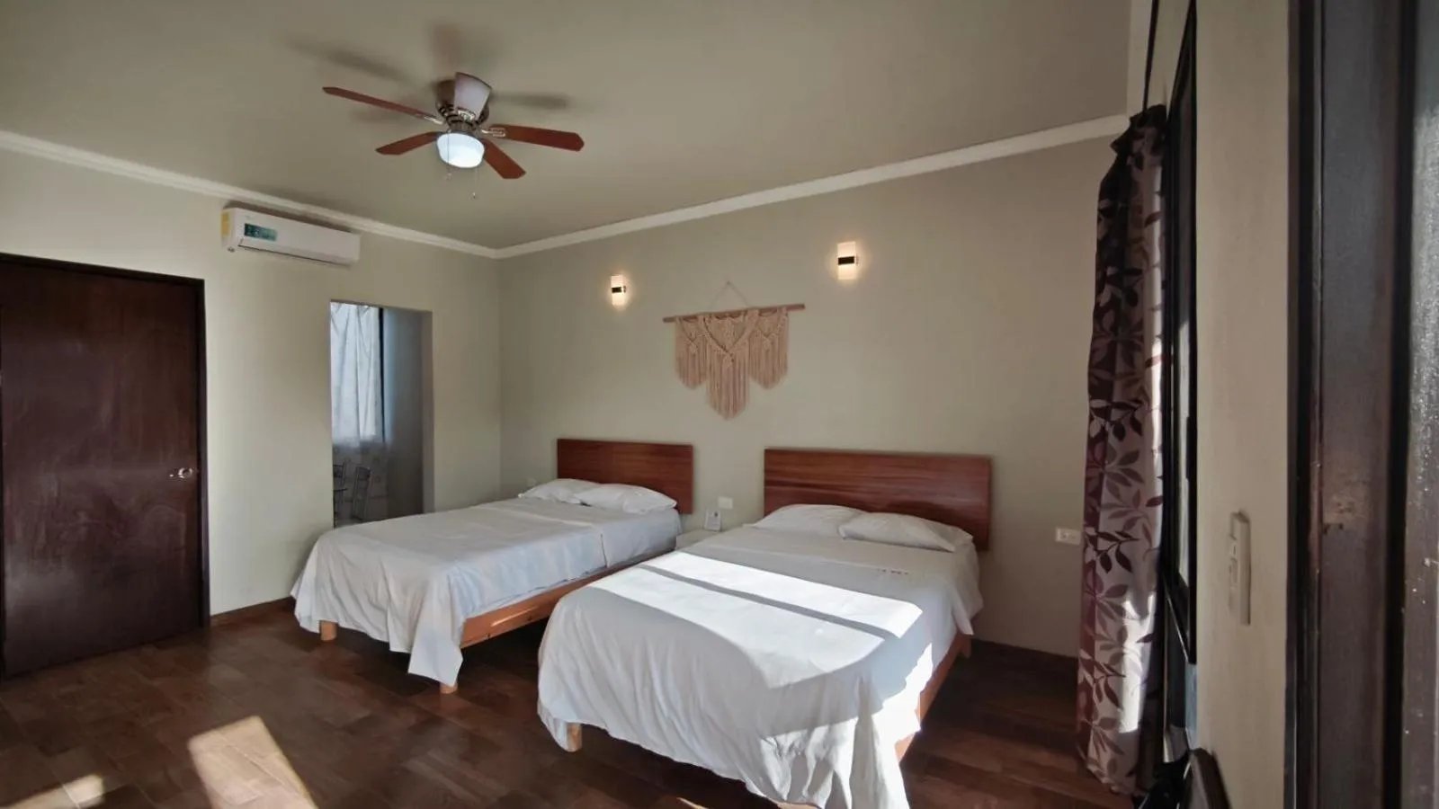 Bed in Hotel & Hostal 230