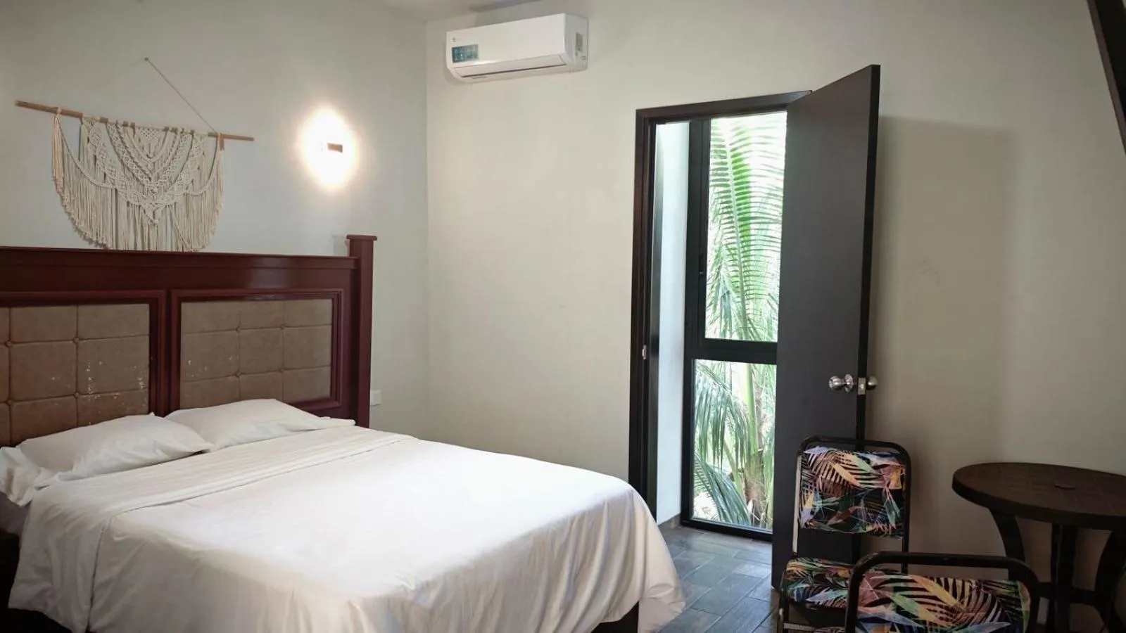 Bed in Hotel & Hostal 230