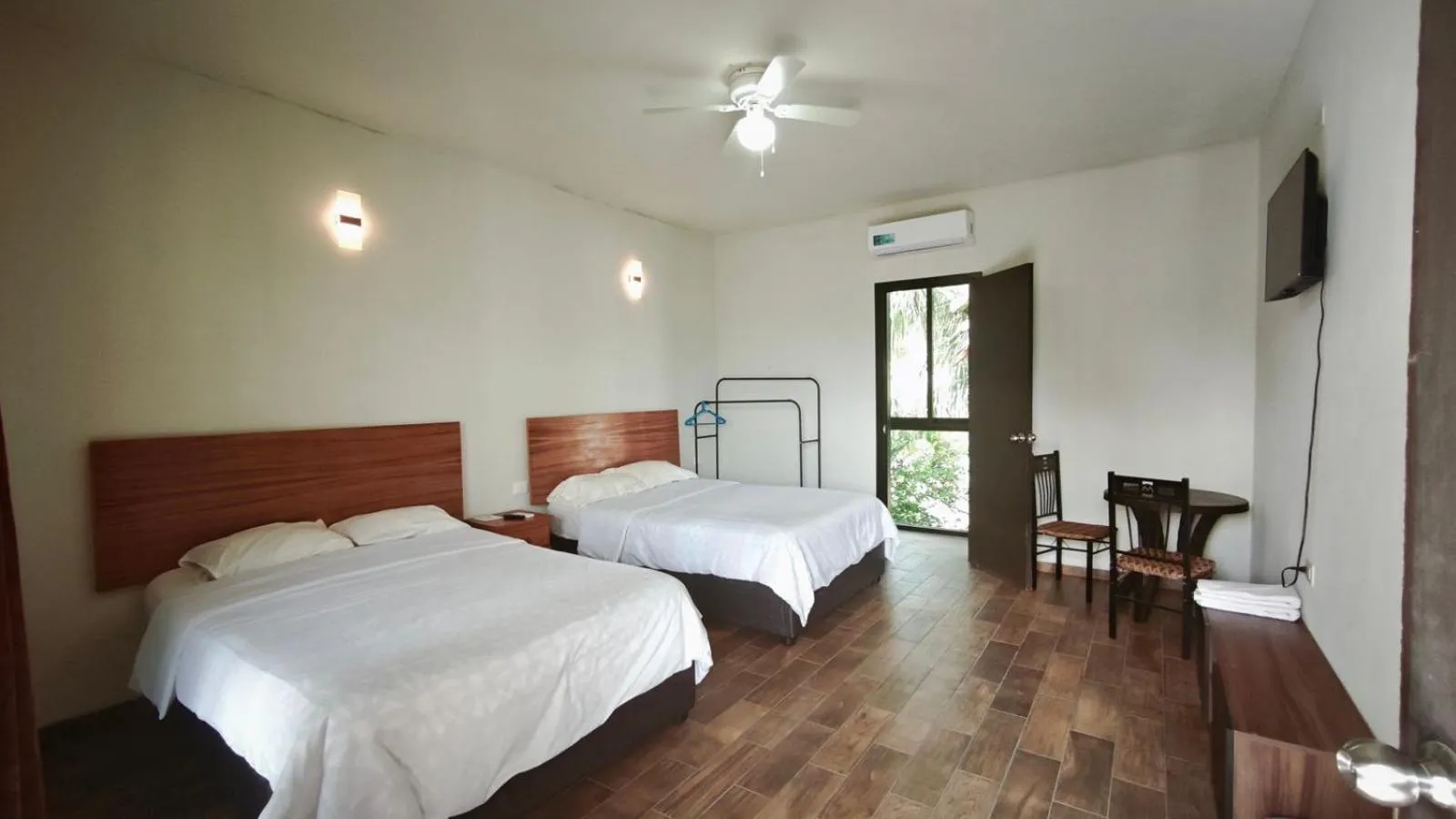 Bed in Hotel & Hostal 230