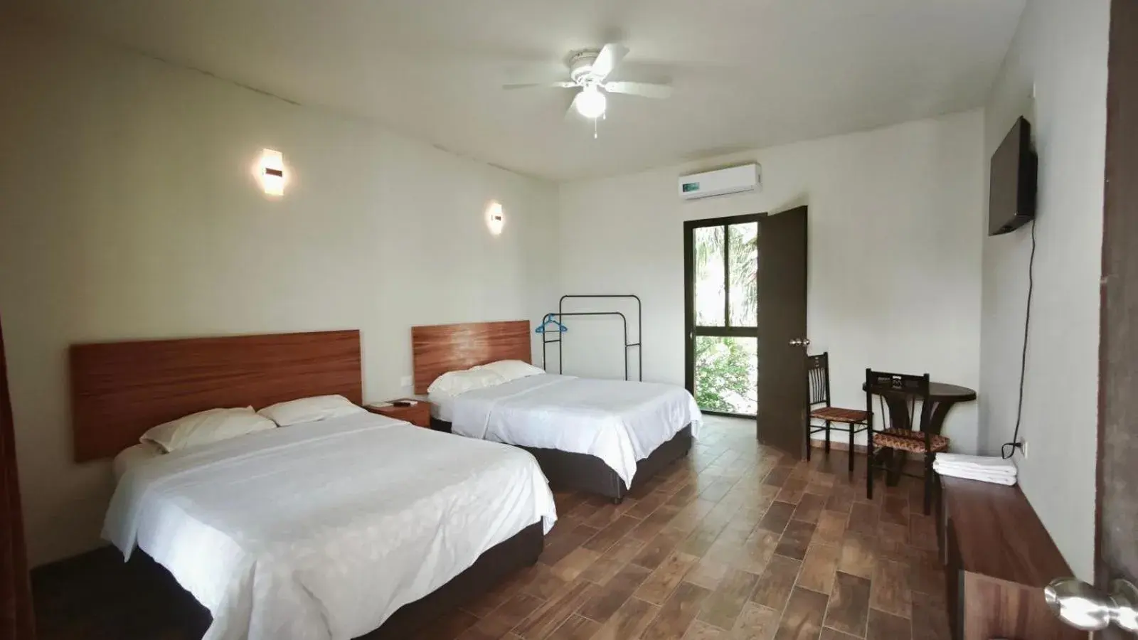 Superior Twin Room in Hotel & Hostal 230 Superior Twin Room in Hotel & Hostal 230