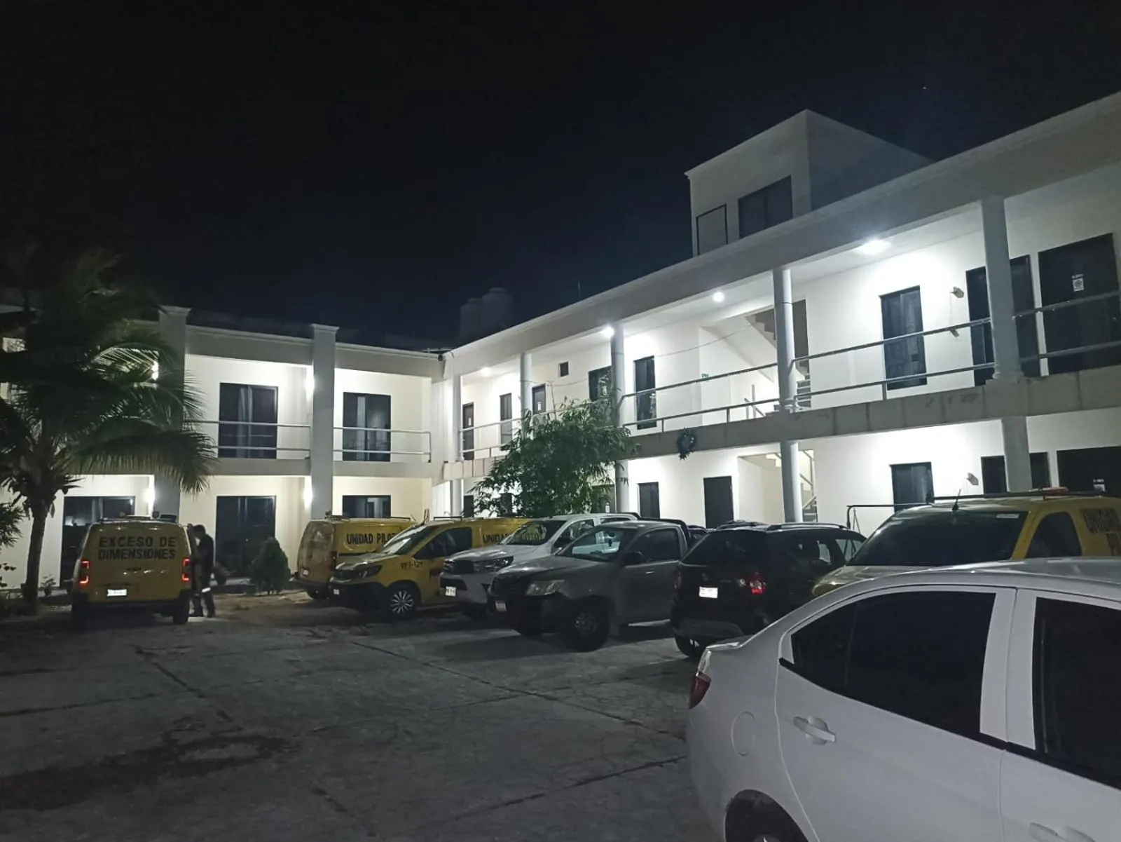 Property building in Hotel & Hostal 230