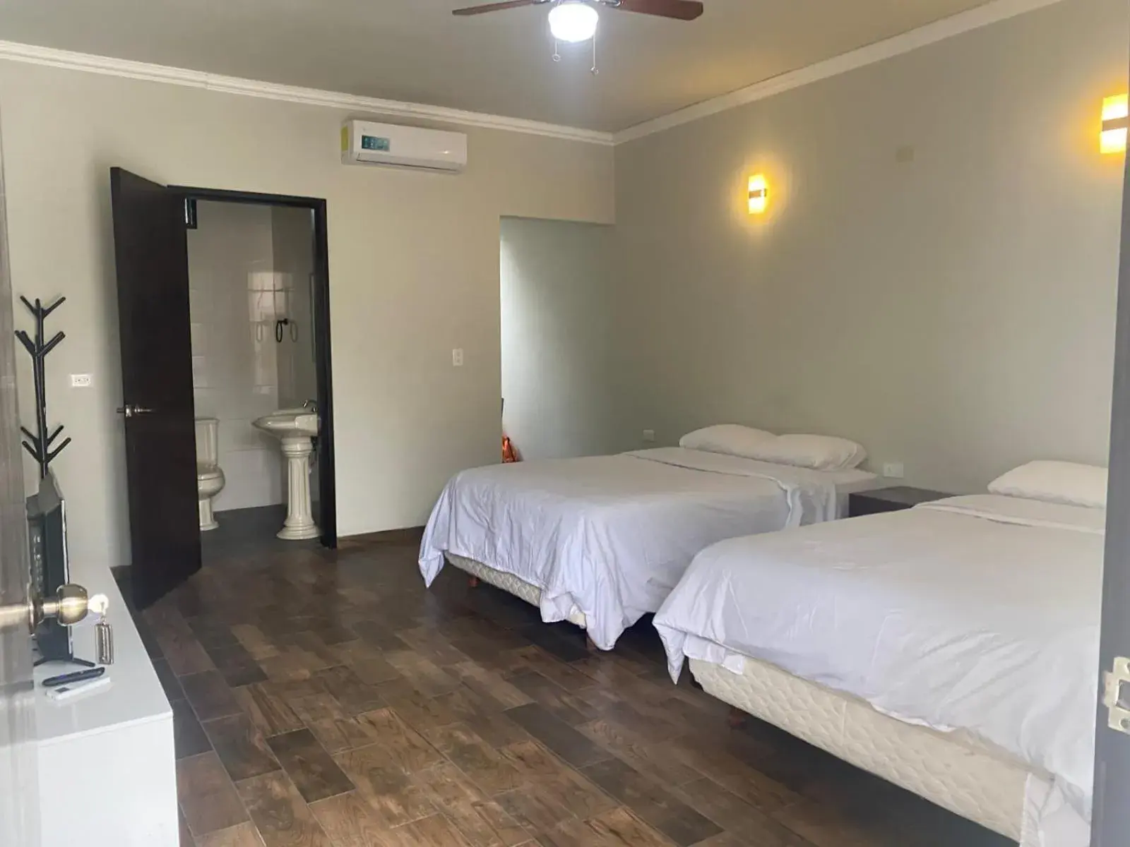 Family Room with Balcony in Hotel & Hostal 230 Family Room with Balcony in Hotel & Hostal 230