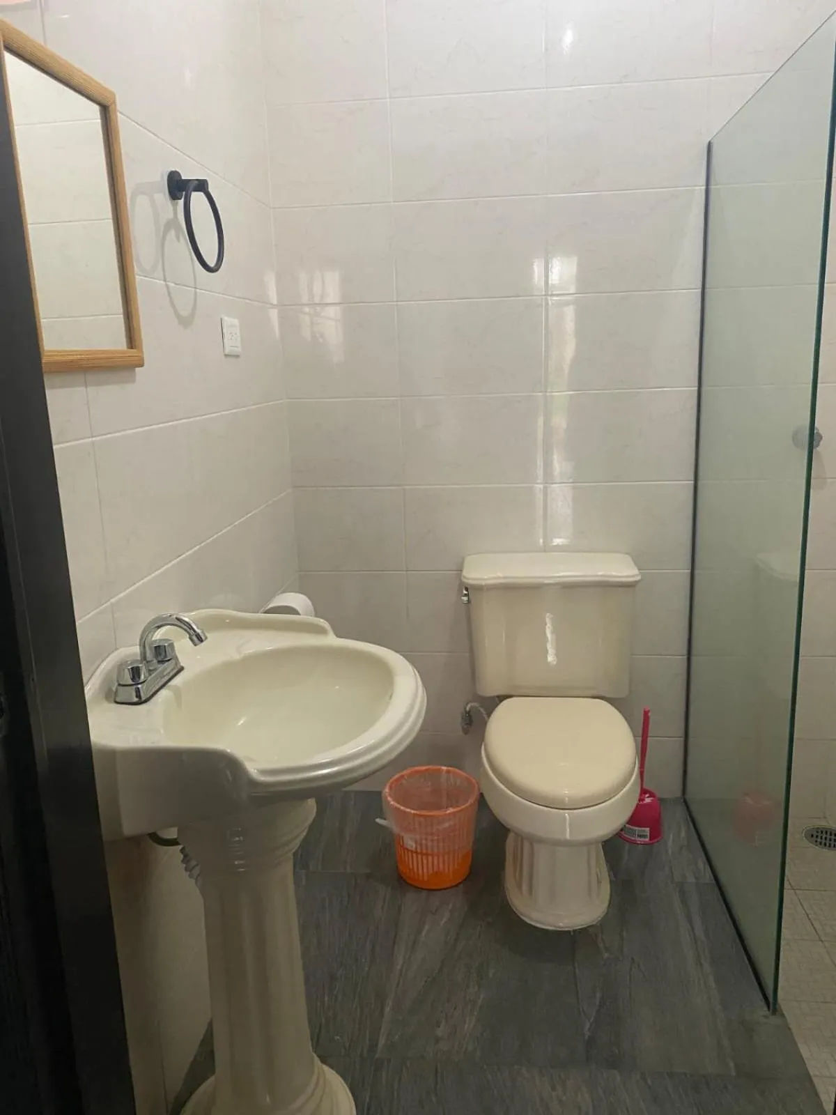 Shower in Hotel & Hostal 230