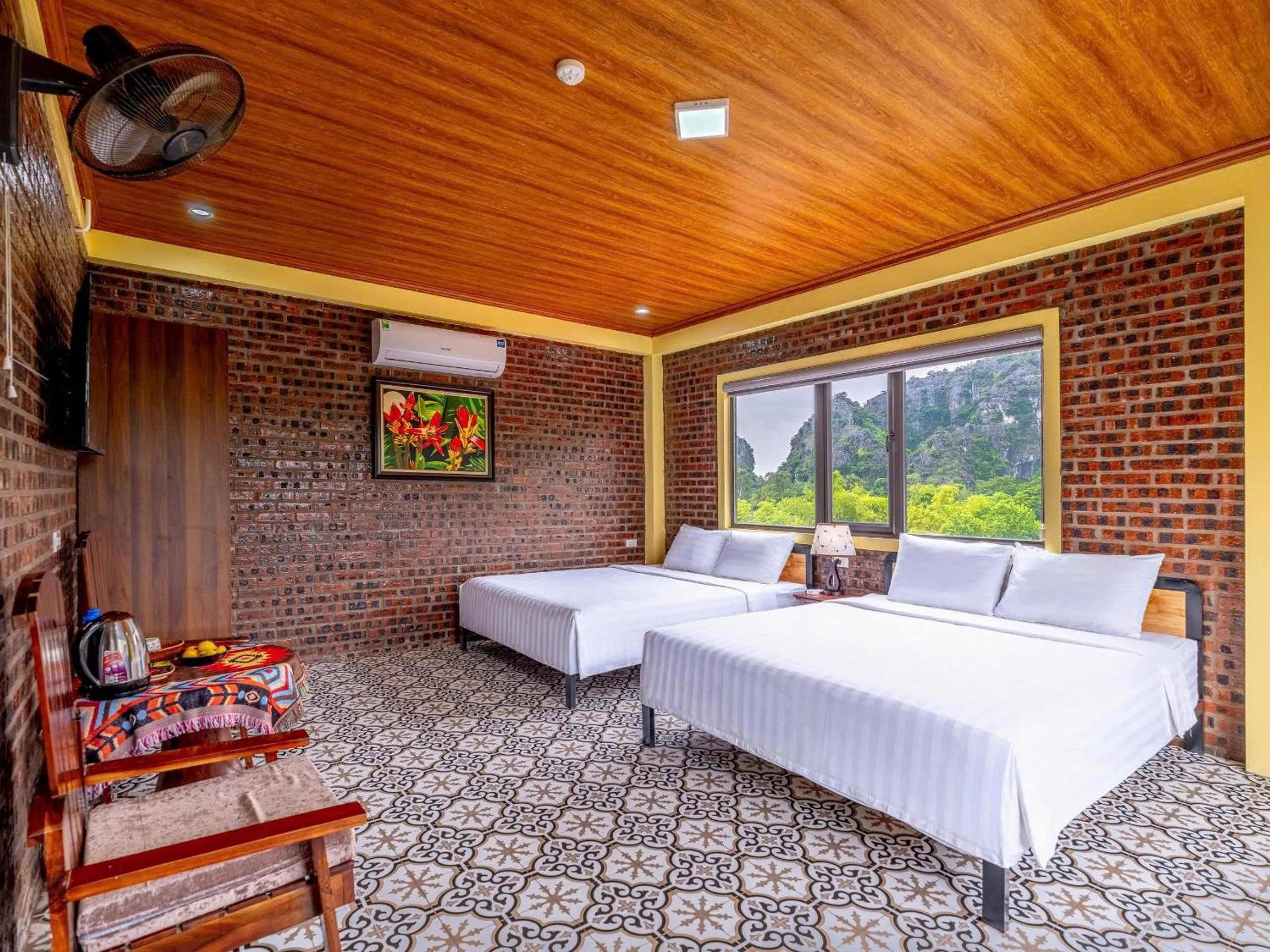 Bed in Cozy Son Hotel