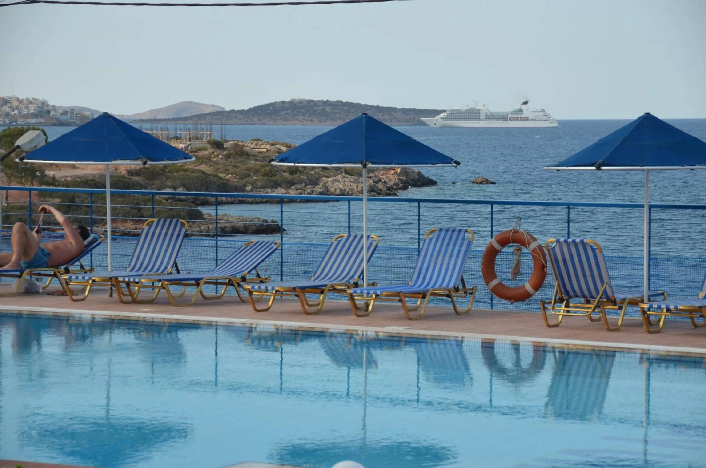 Swimming pool in Poppy Villas