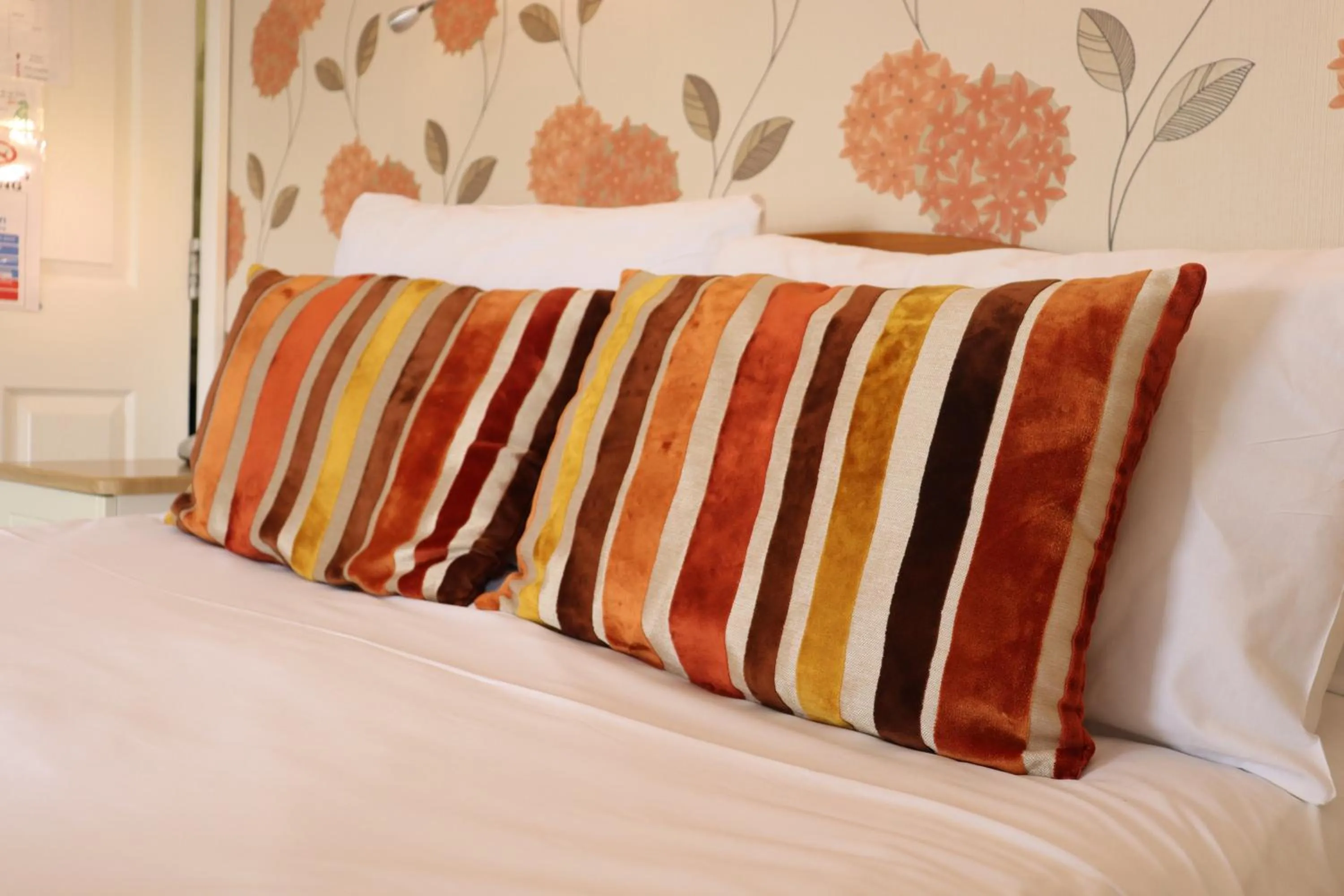 Bed in Lion Hotel & Studio Apartments