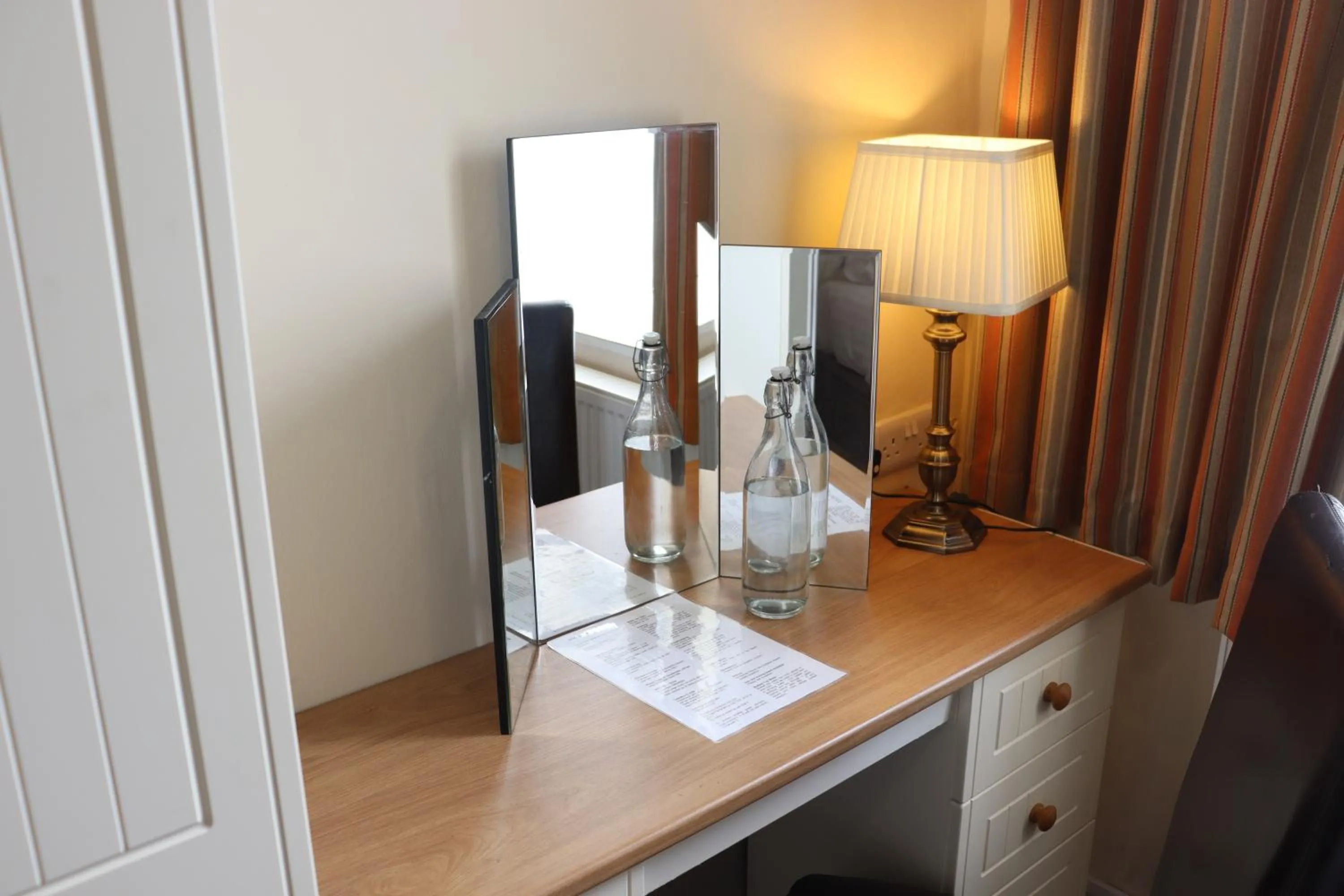 Lion Hotel & Studio Apartments