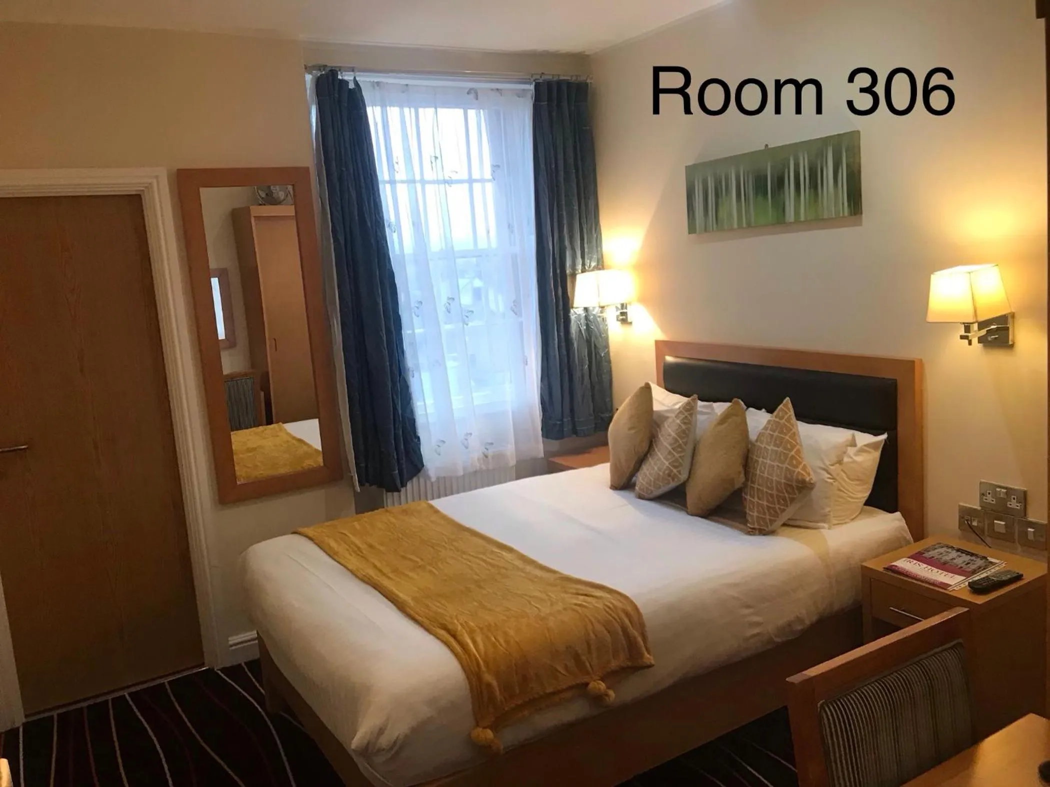 Bed in Iris Hotel Llandudno