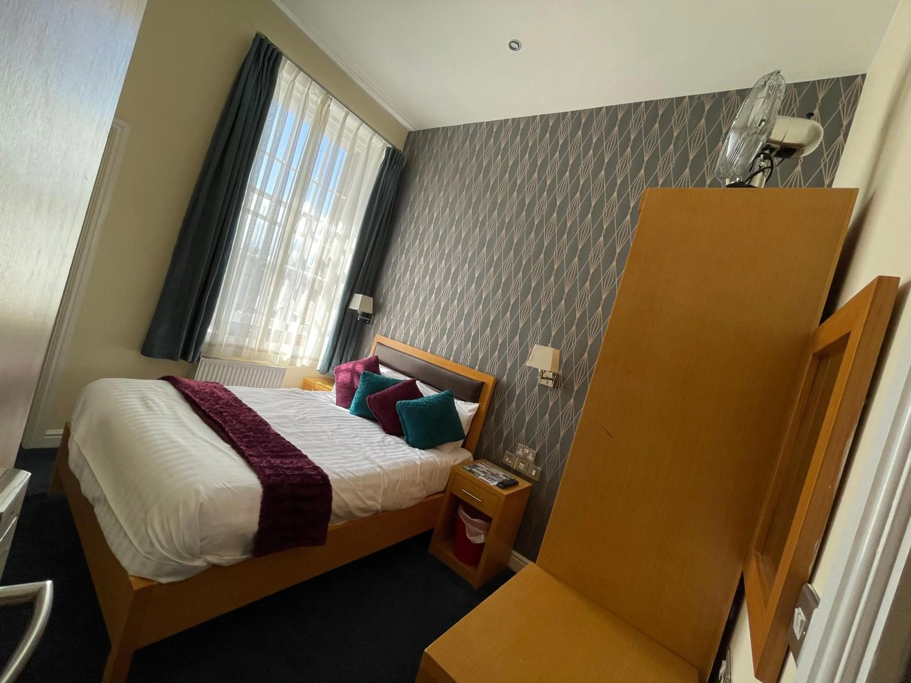 Bed in Iris Hotel Llandudno