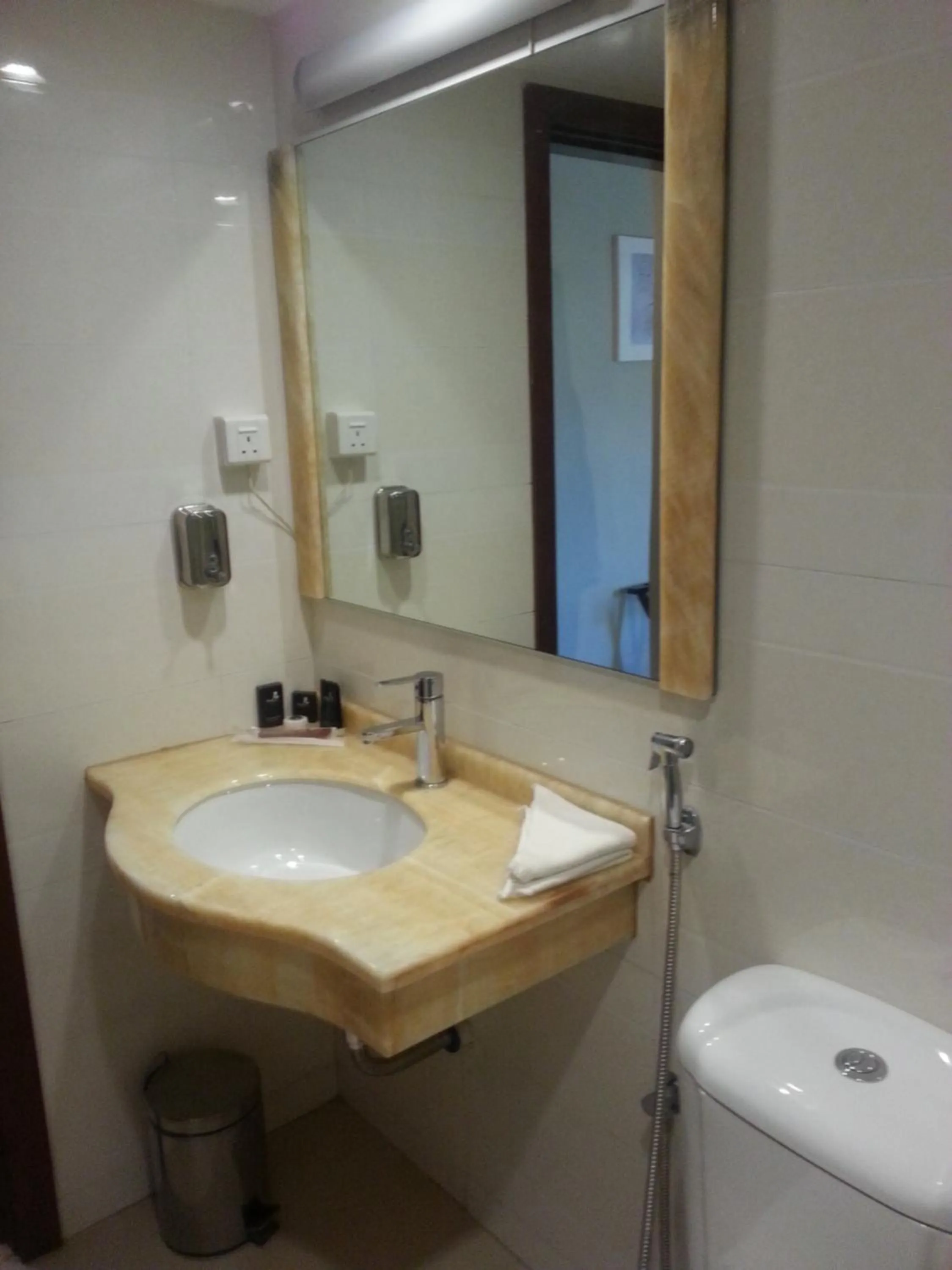 Bathroom in Muscat Inn Hotel