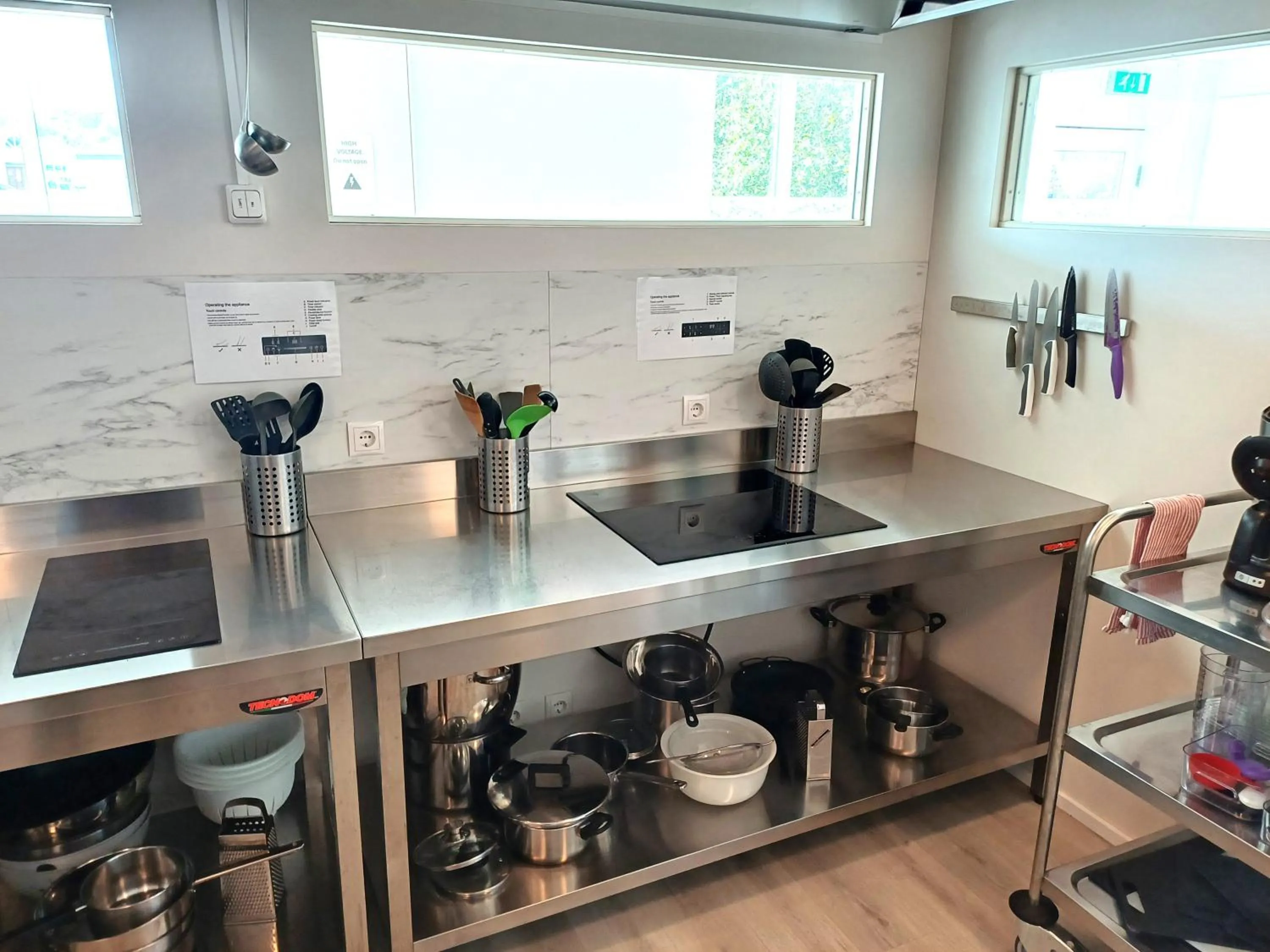 Communal kitchen in Lyngás Guesthouse