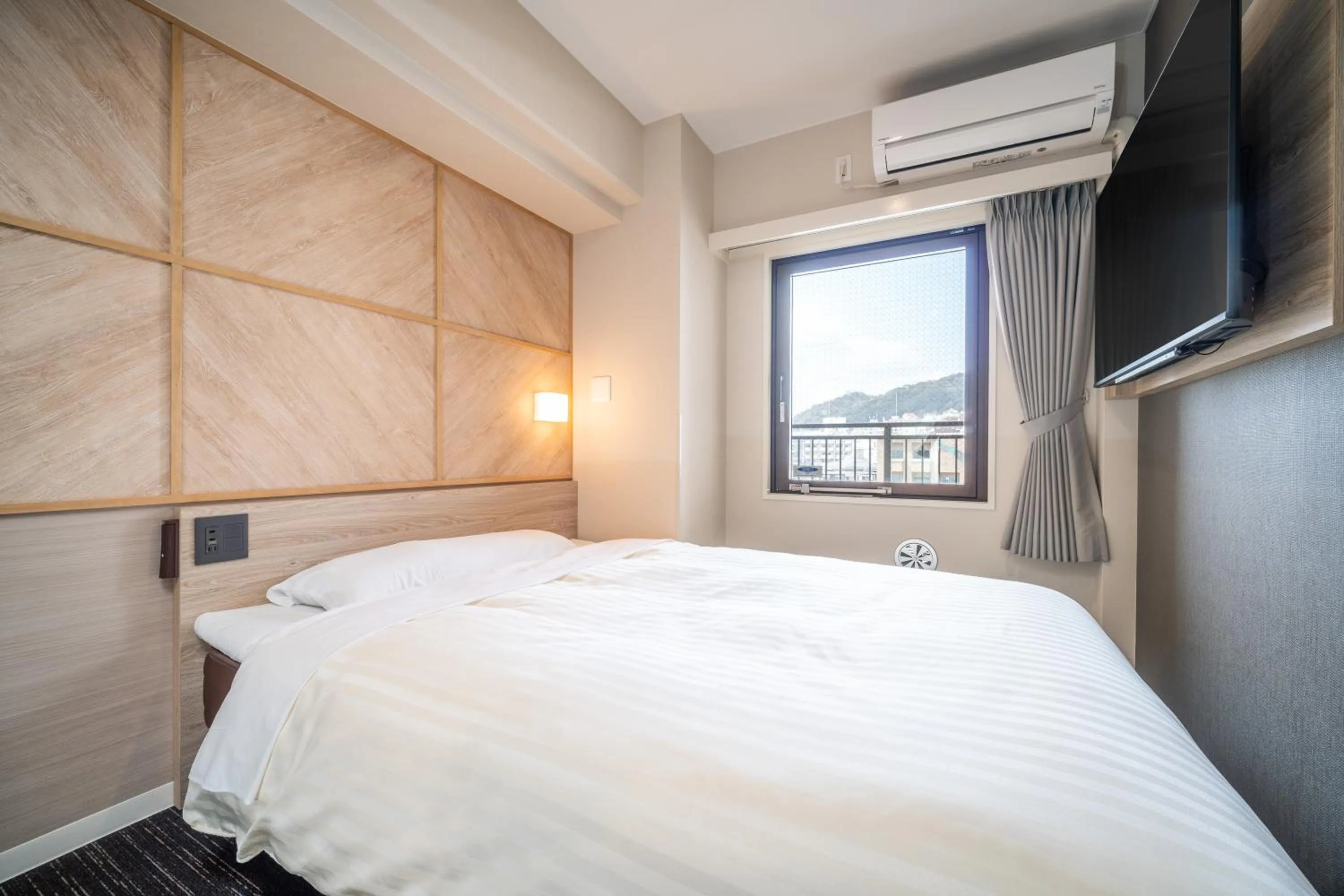 Bed in Super Hotel Kobe