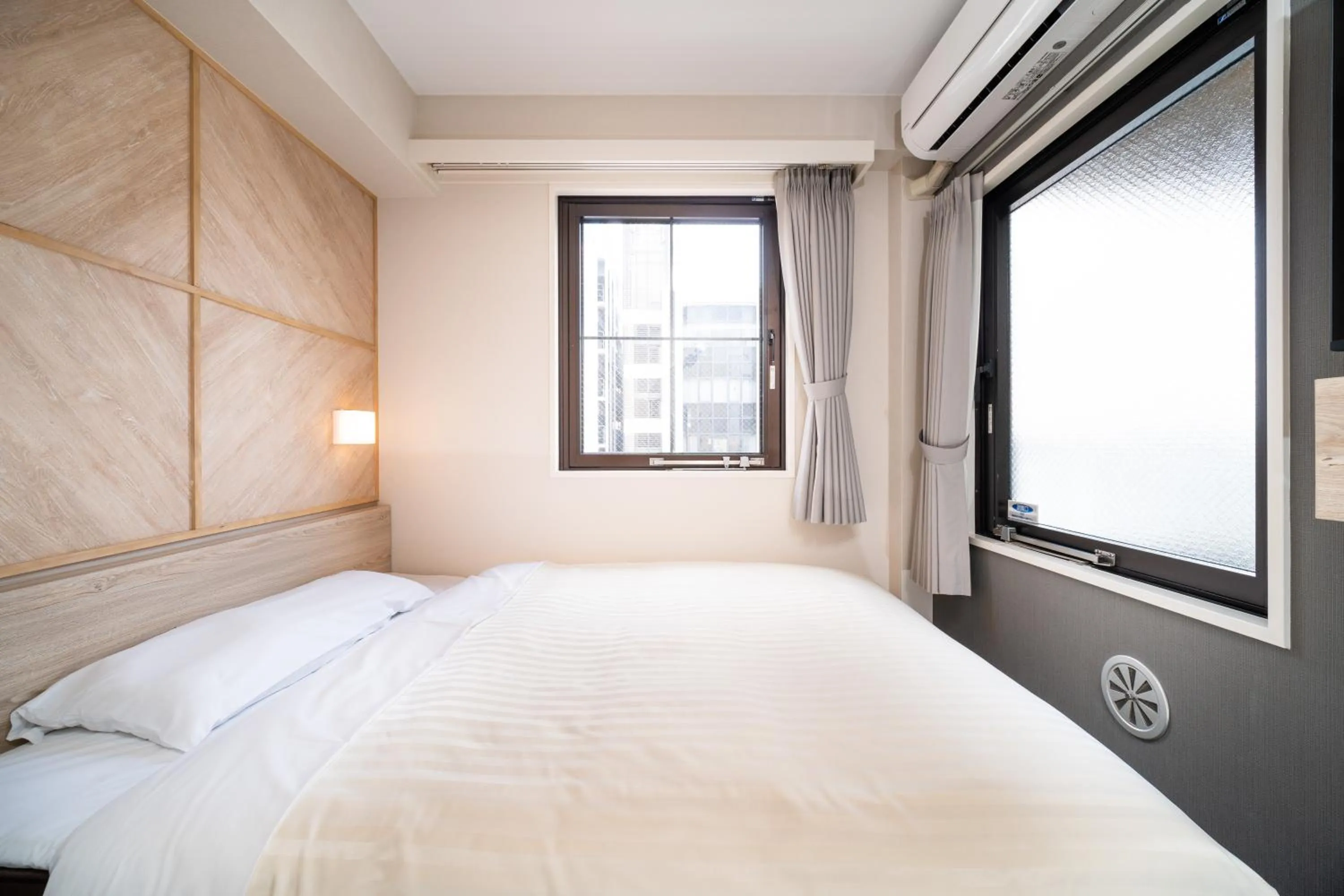 Bed in Super Hotel Kobe