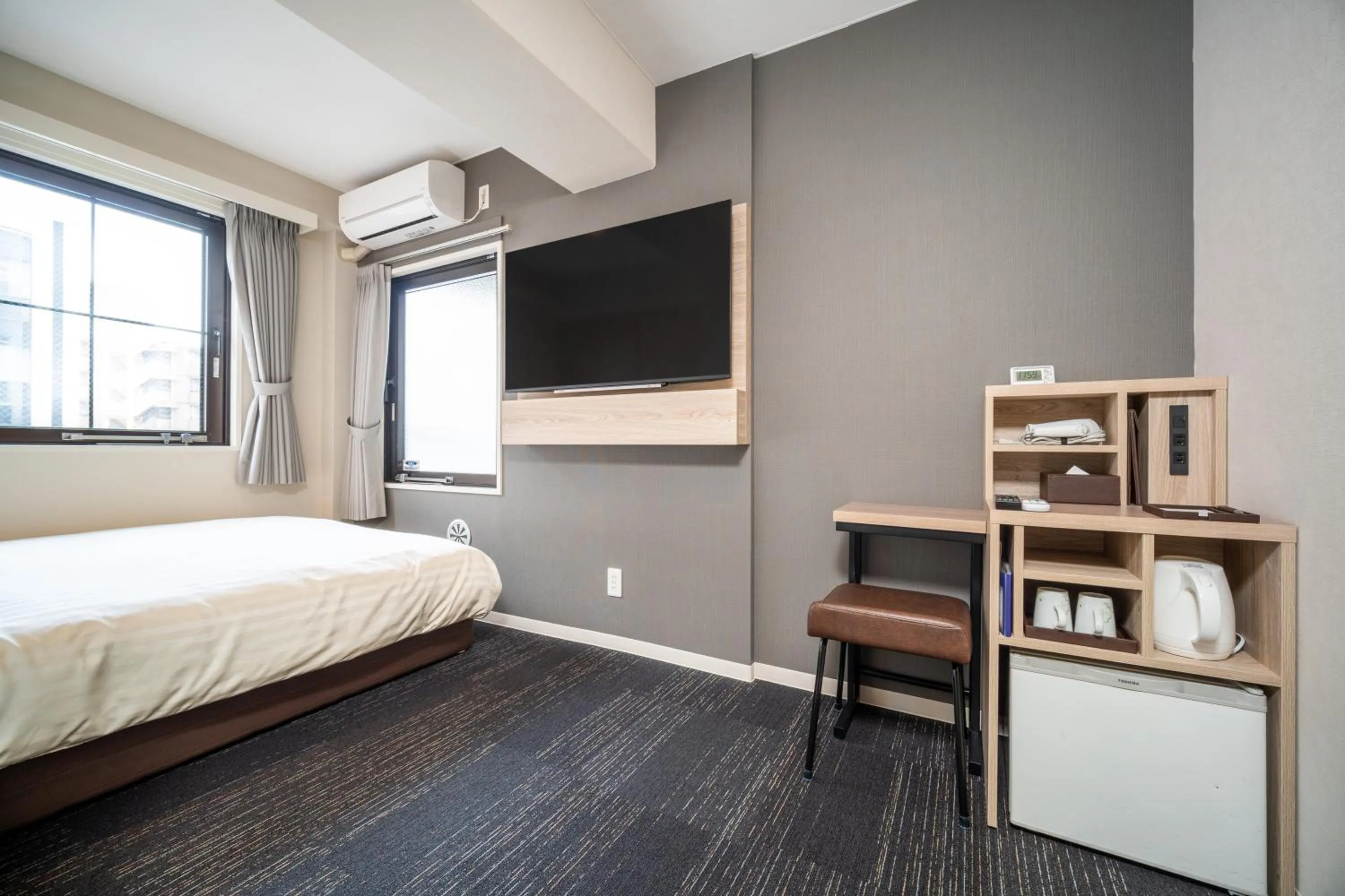 Bed in Super Hotel Kobe