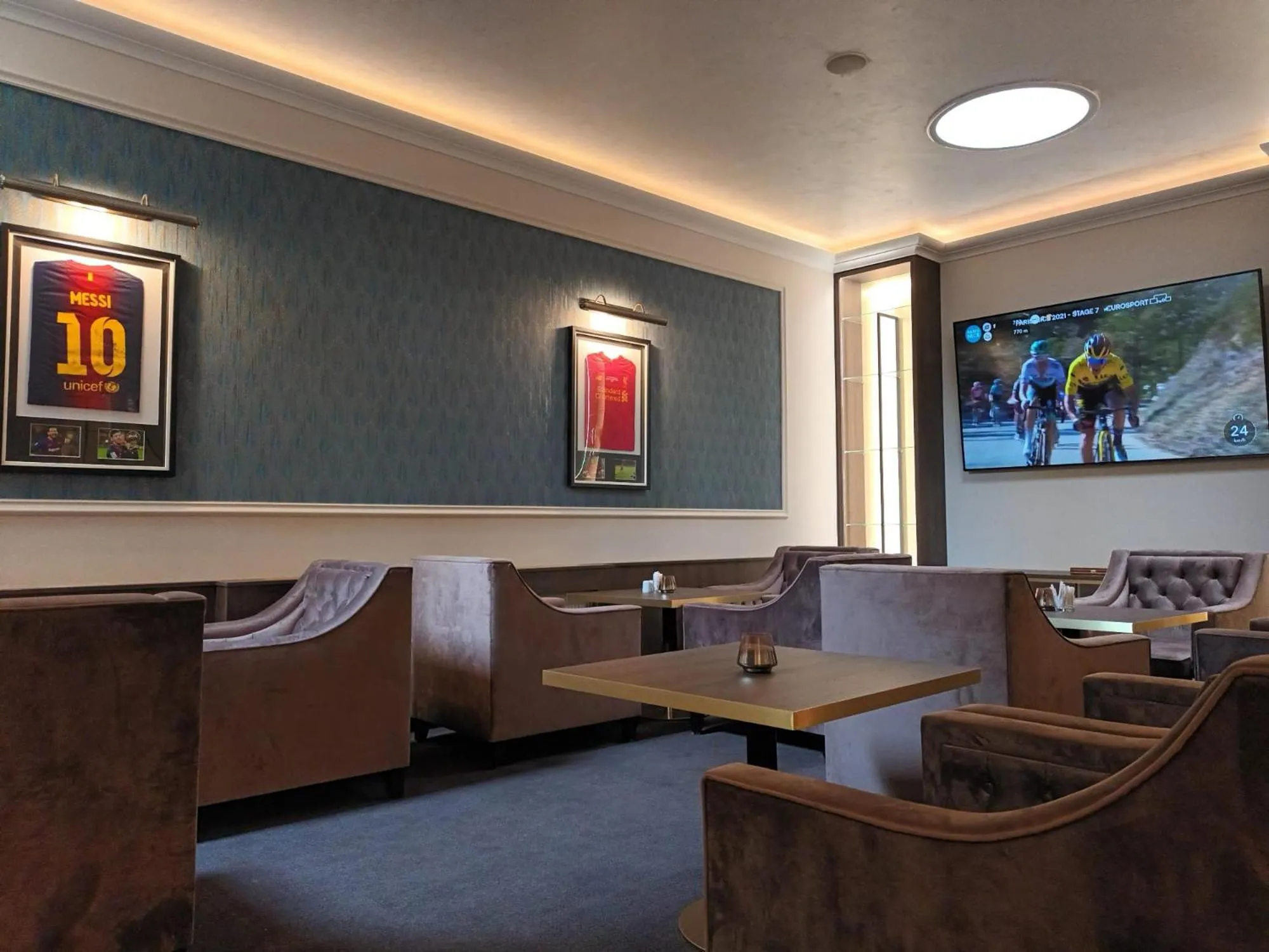 Communal lounge/ TV room in Hotel Maxim