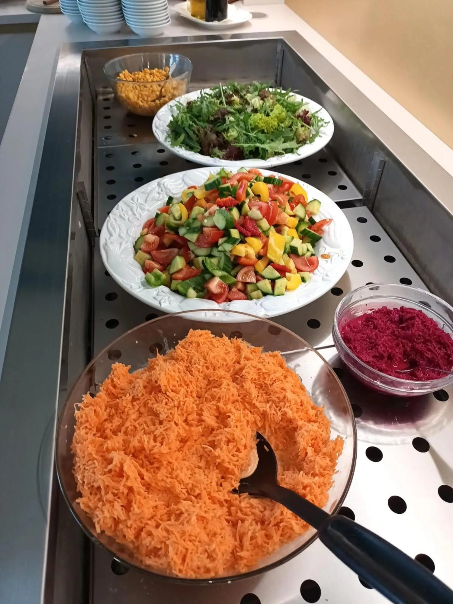 Restaurant/places to eat in Hotel Maxim