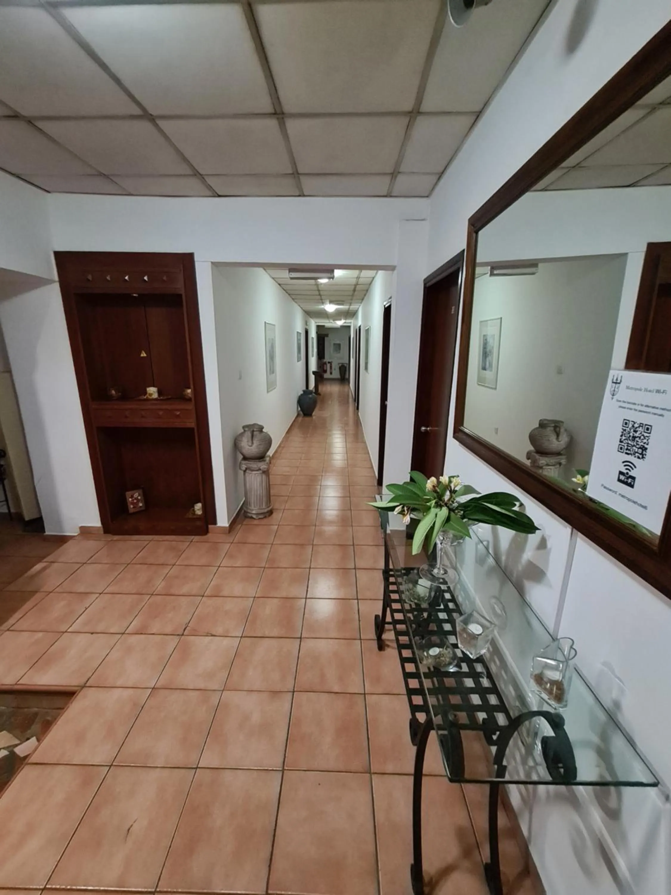 Area and facilities in Metropole Hotel