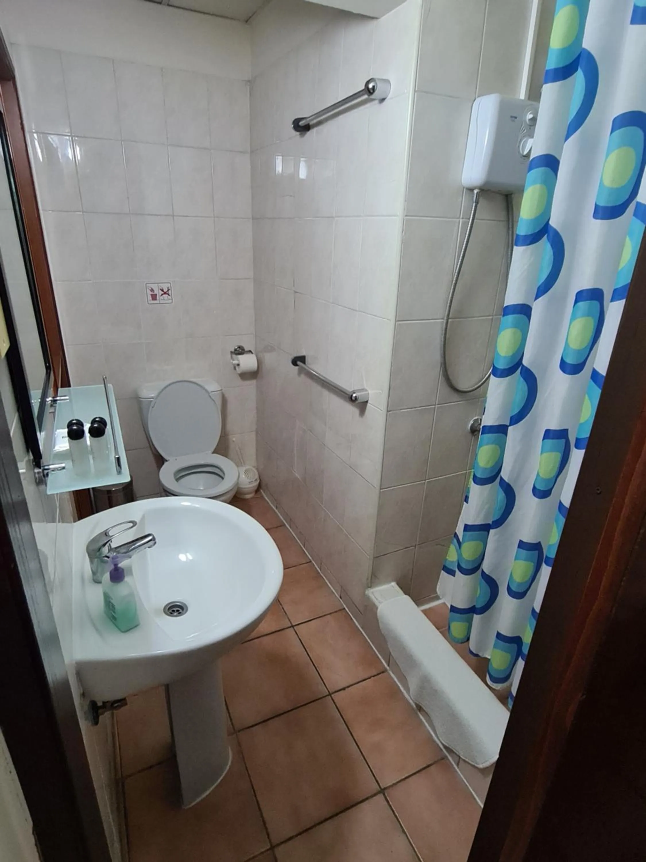 Bathroom in Metropole Hotel