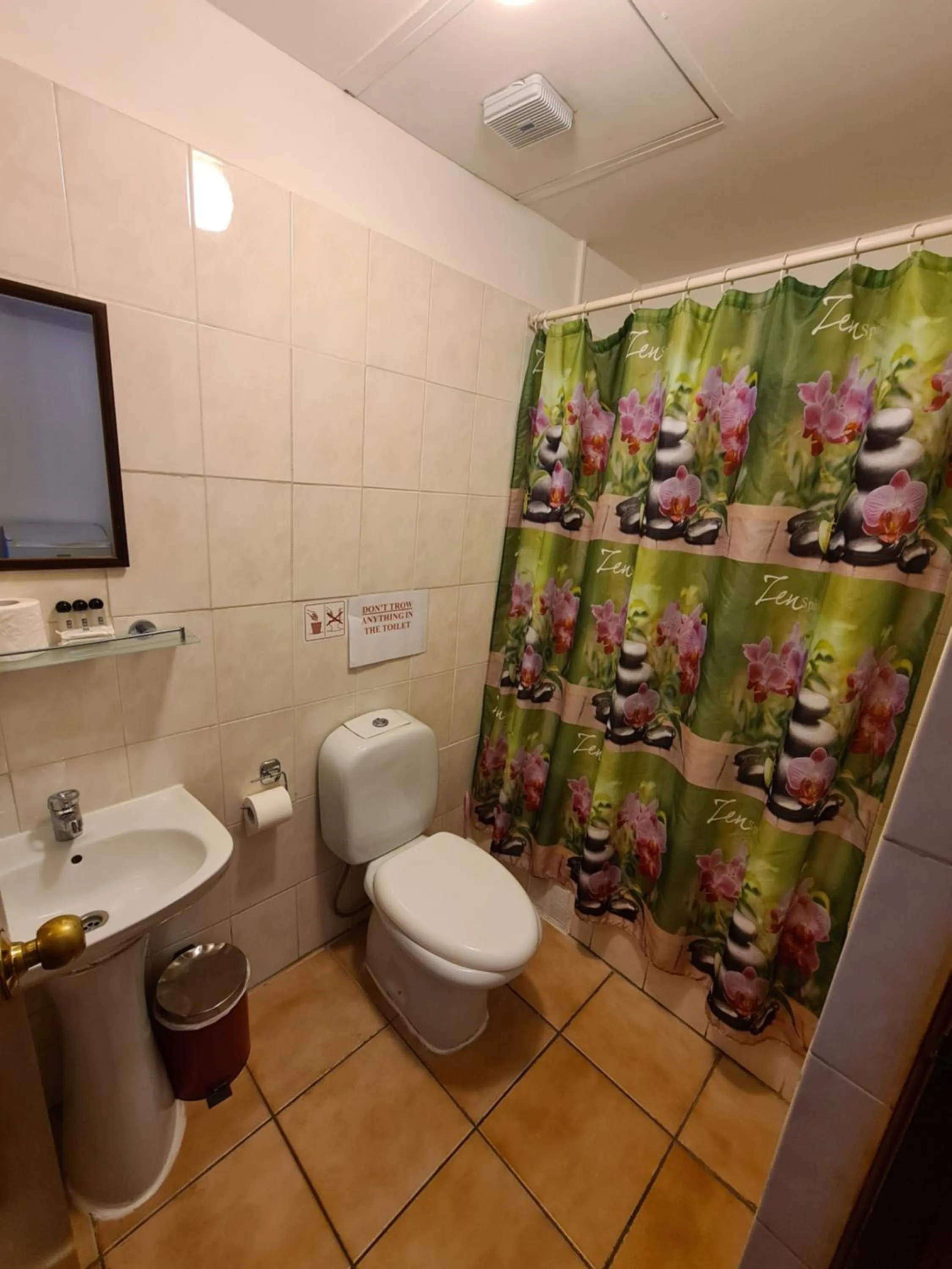 Bathroom in Metropole Hotel