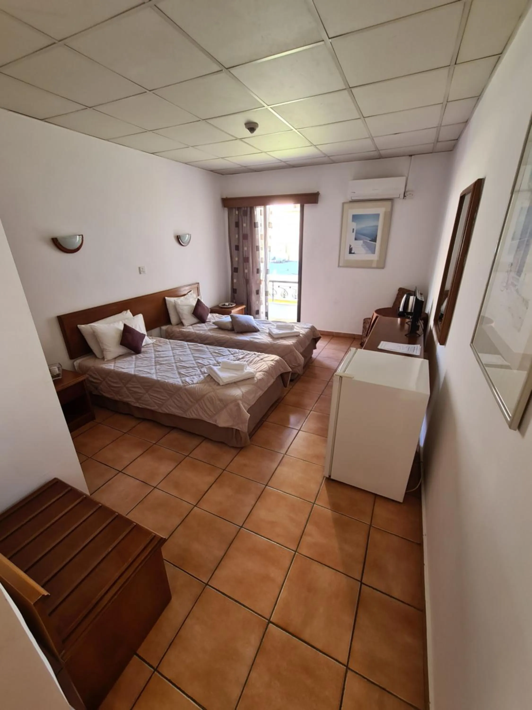 Bedroom, Bed in Metropole Hotel