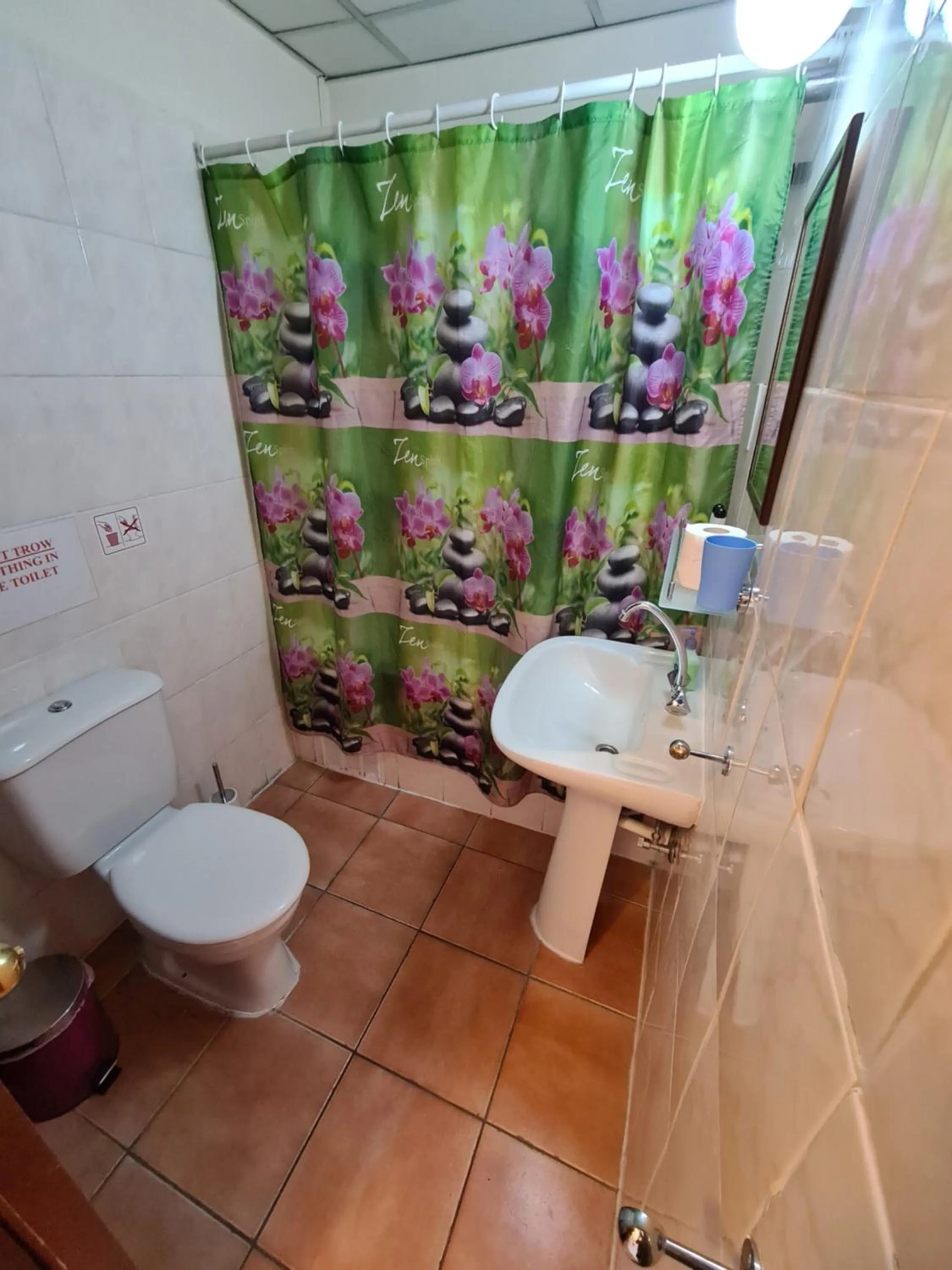 Bathroom in Metropole Hotel