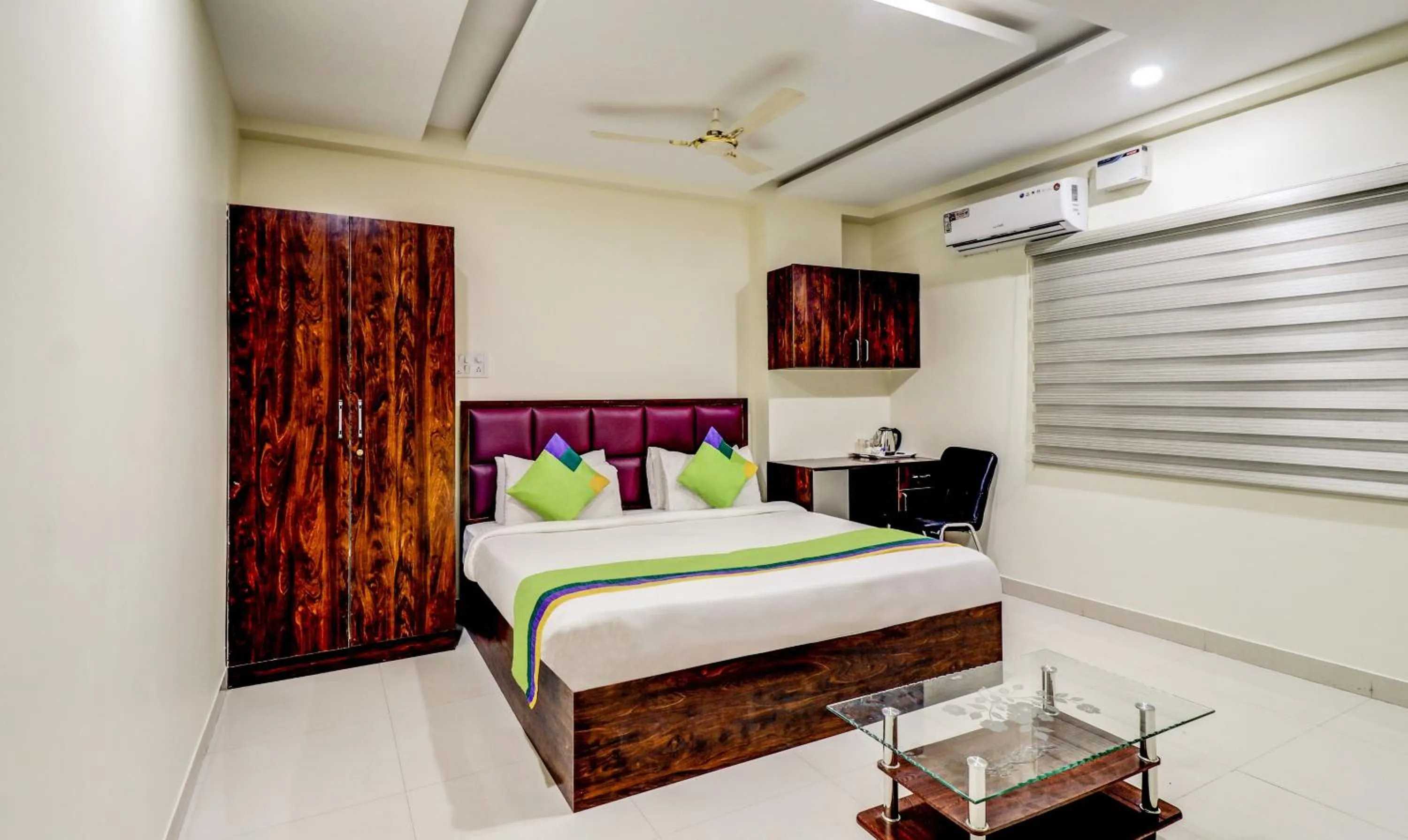 Photo of the whole room, Bed in Itsy Hotels Kozy Rooms