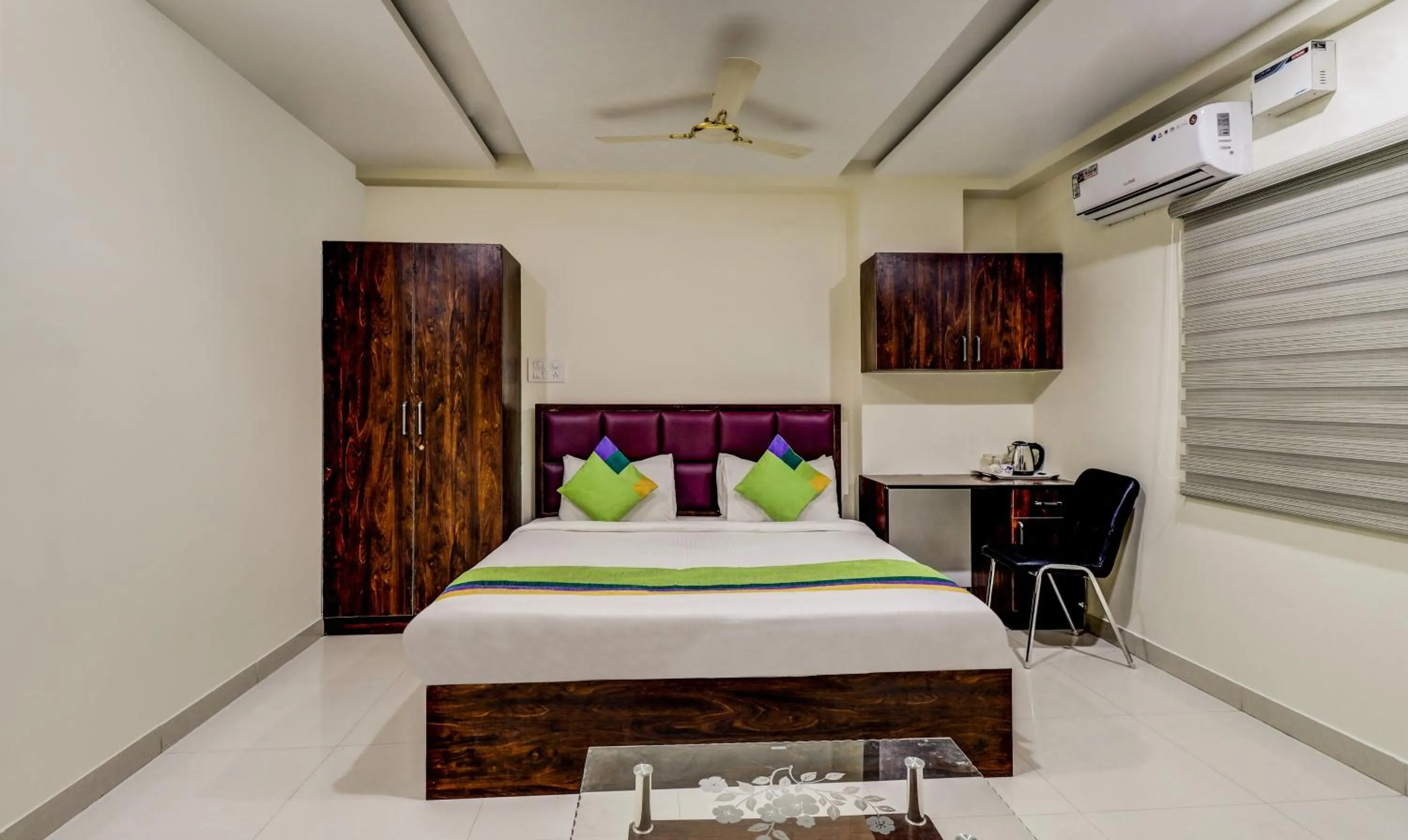 Bedroom, Bed in Itsy Hotels Kozy Rooms