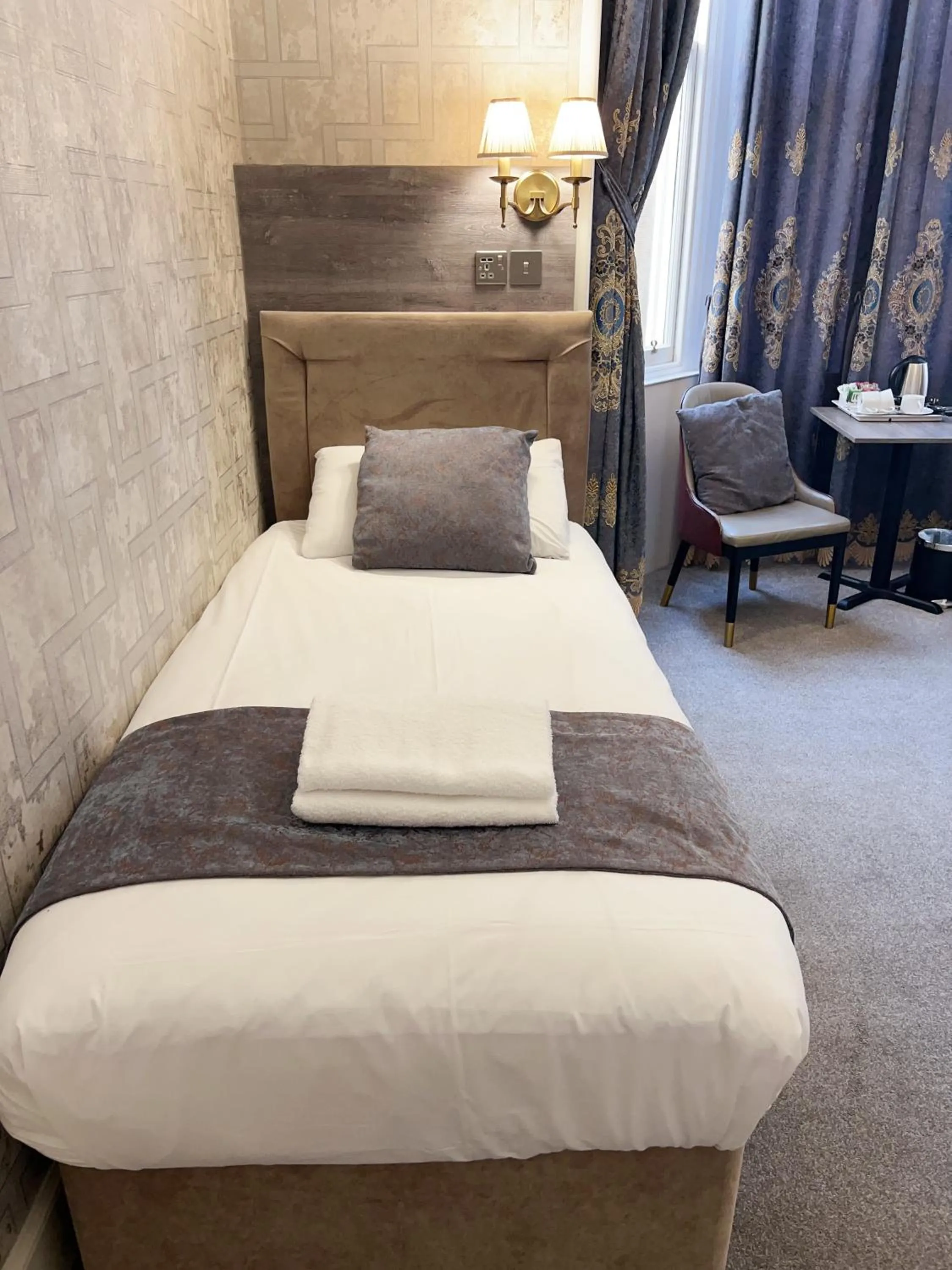 Bed in Alexander Guest House