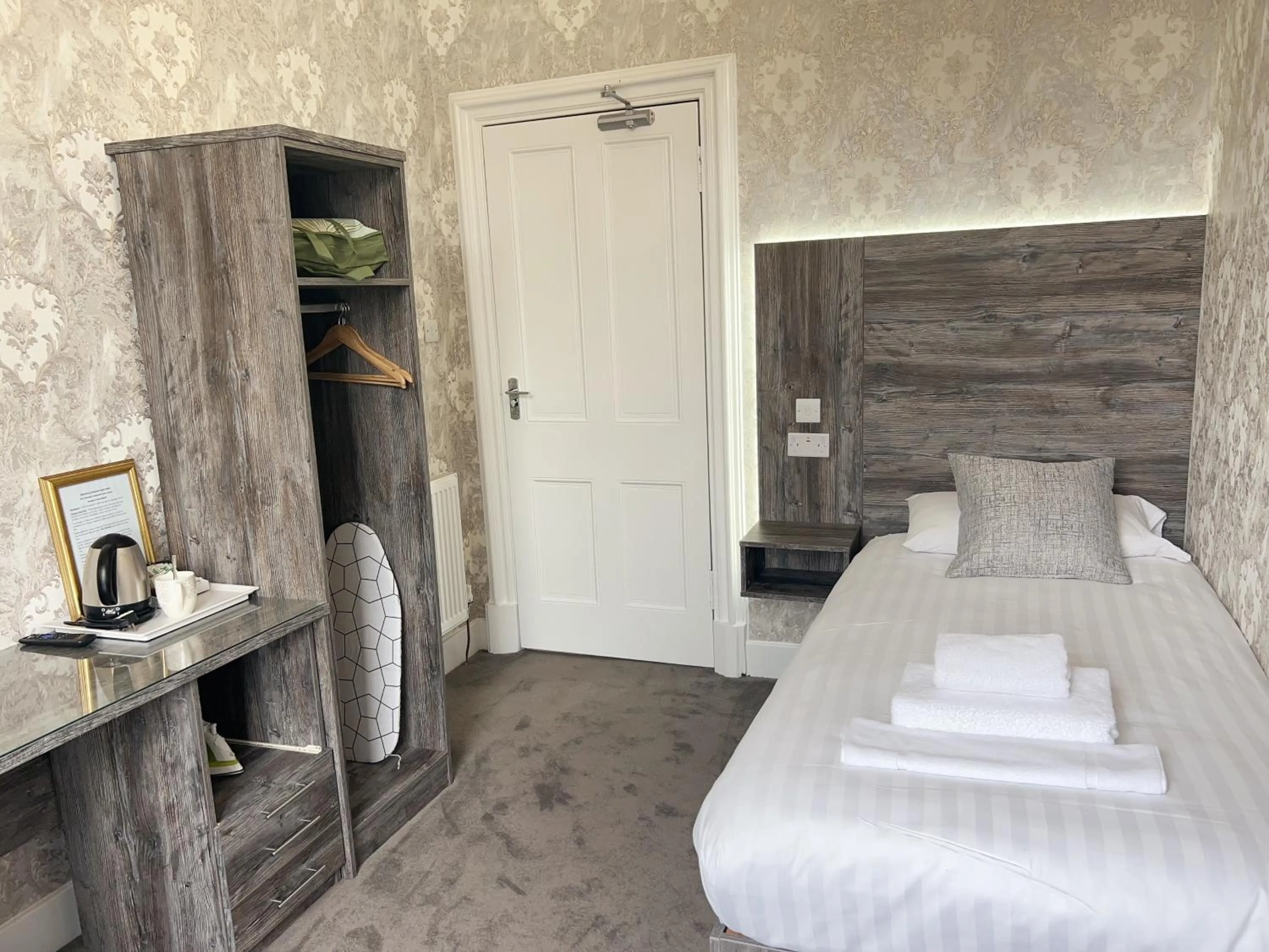 Bed in Alexander Guest House