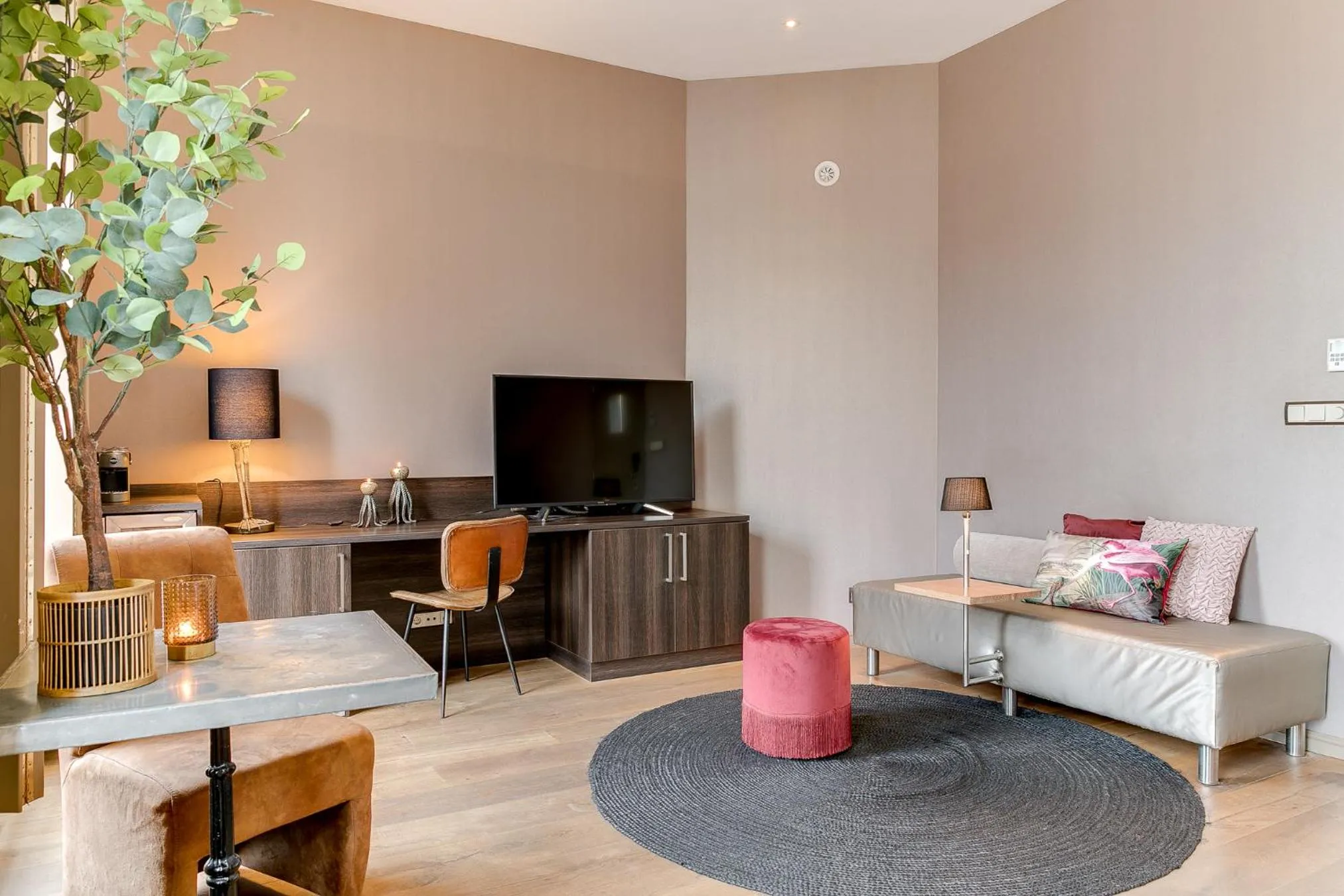 Photo of the whole room in Brasss Hotel Suites