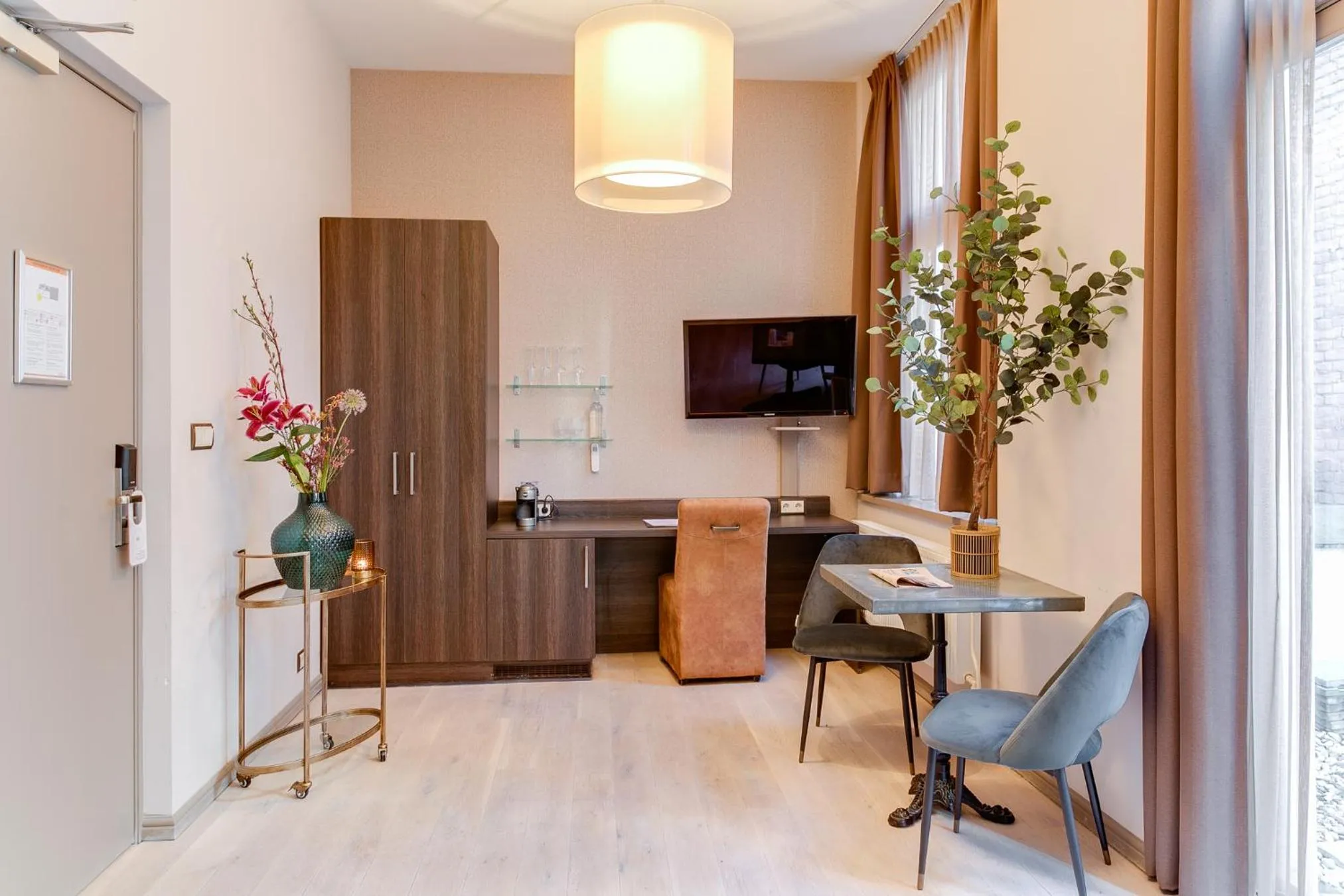 Photo of the whole room in Brasss Hotel Suites