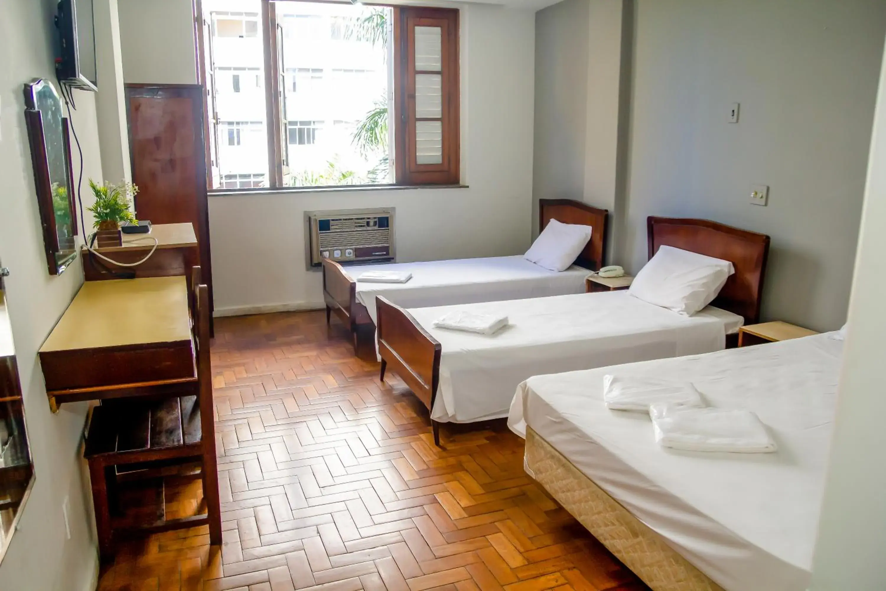 Standard Quadruple Room - single occupancy in Amazonas Palace Hotel Belo Horizonte - Avenida Amazonas Standard Quadruple Room - single occupancy in Amazonas Palace Hotel Belo Horizonte - Avenida Amazonas