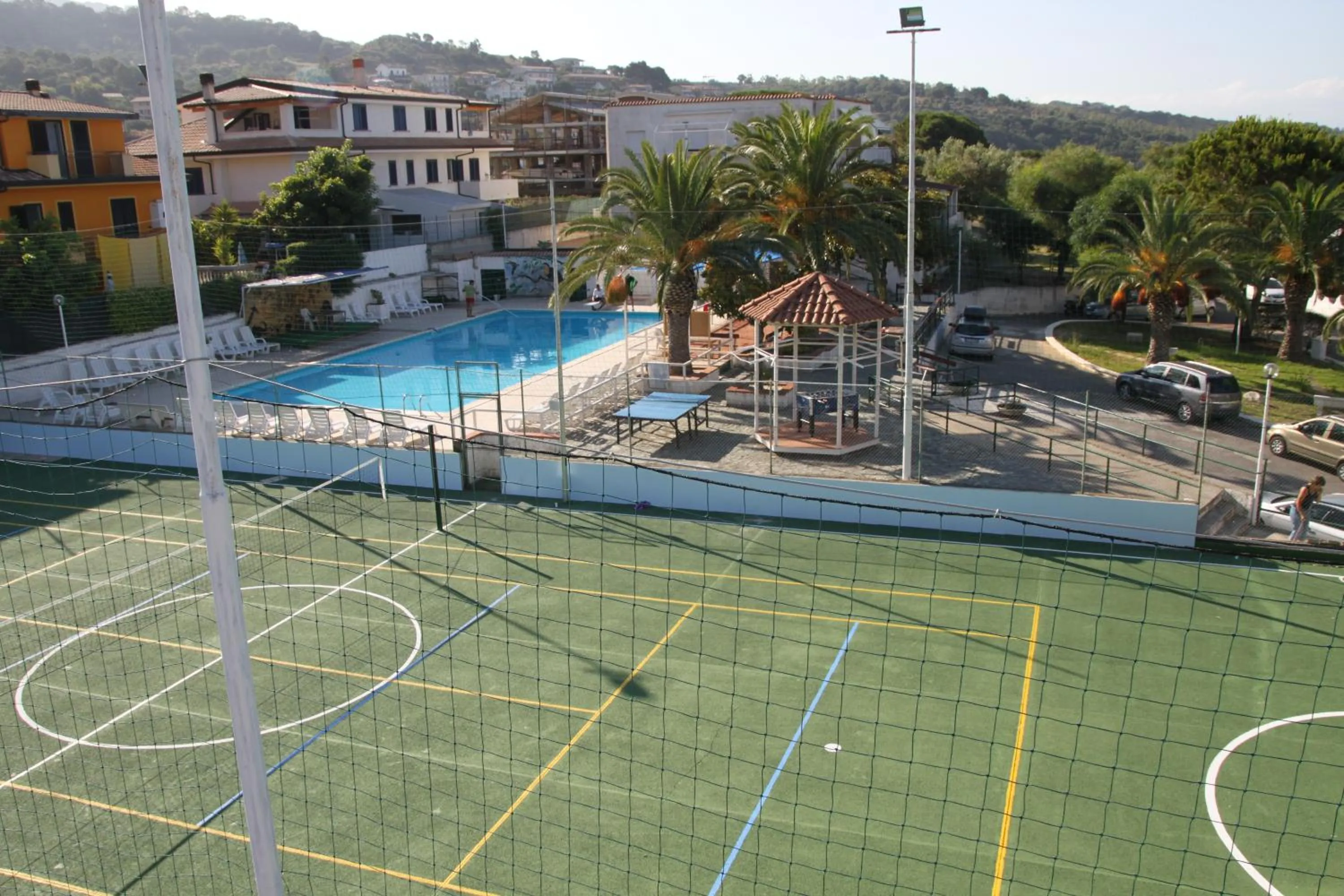 Tennis court in Residence La Giungla